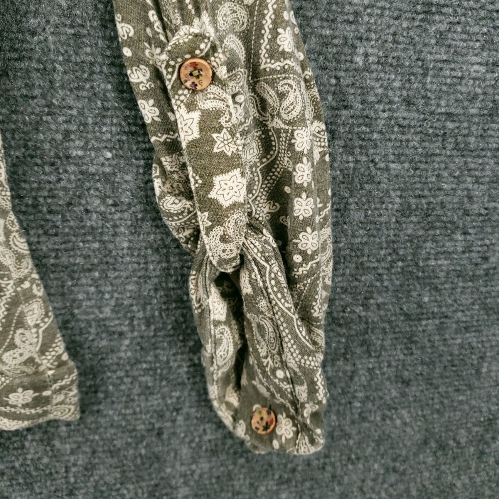 BKE BKE Button-Up Shirt Womens M Green Paisley Sequins Open Back Long Sleeves Size M / US 6-8 / IT 42-44 - 6 Thumbnail