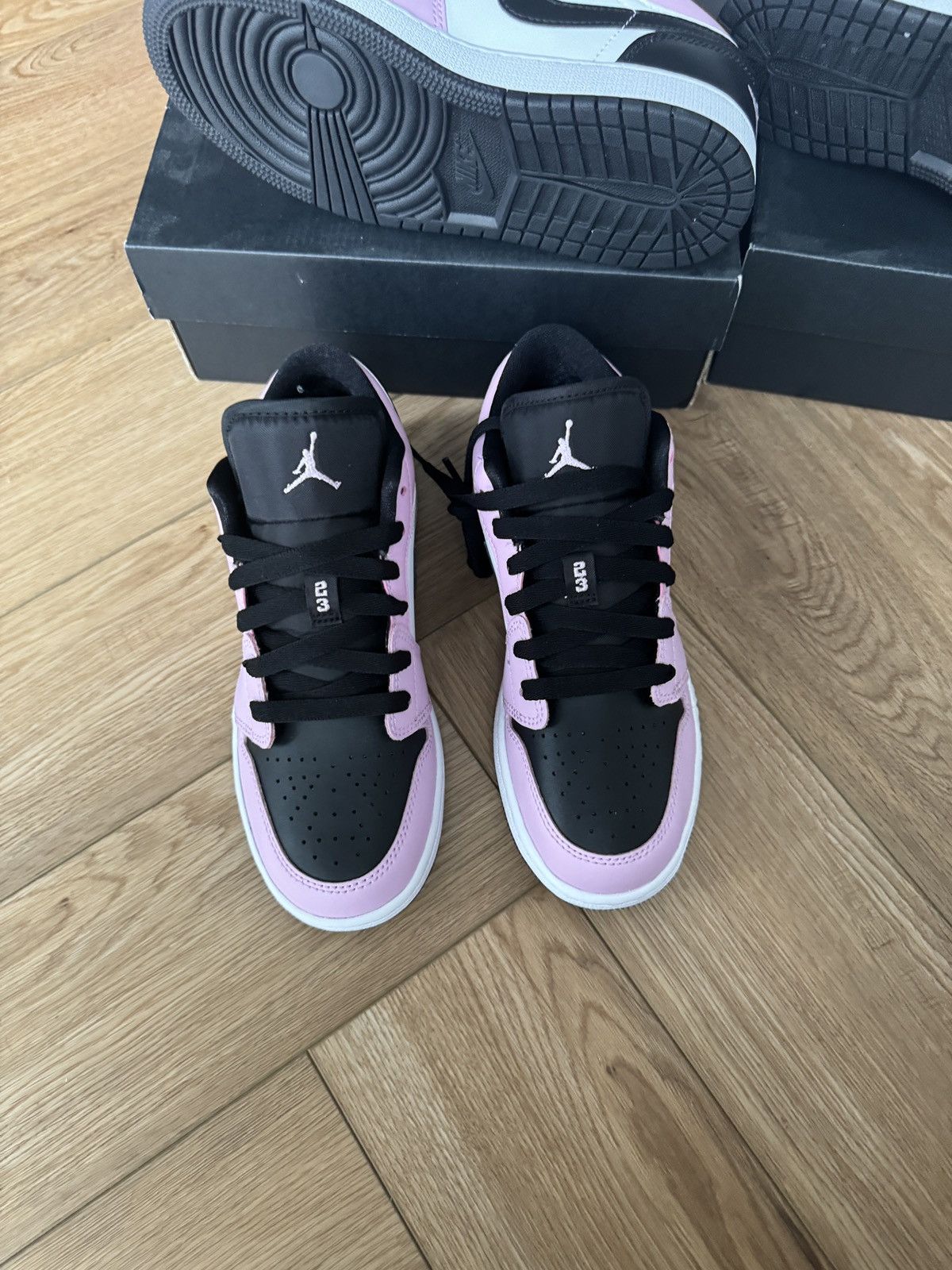 Jordan Brand Jordan 1 Low 'Light Arctic Pink' Size US 5.5 / IT 35.5 - 11 Thumbnail