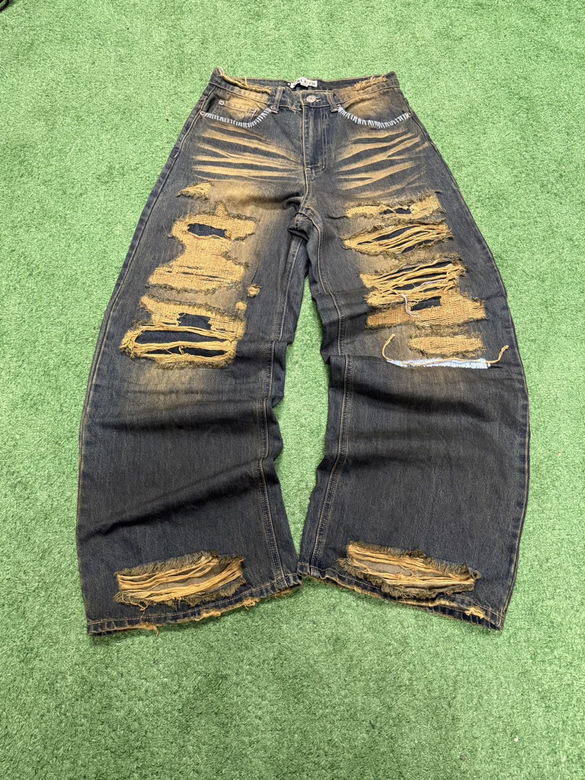 Vale Vale thrashed denim sized 30 Size US 30 / EU 46 - 2 Thumbnail