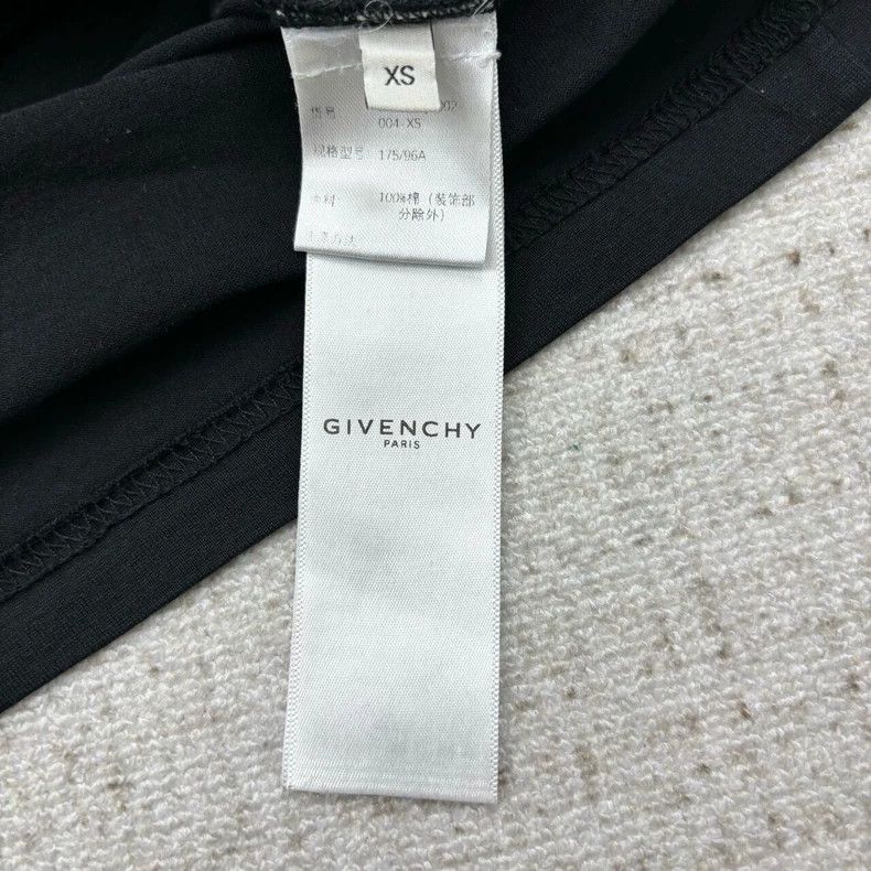 Givenchy Givenchy Blurred Letter Printed Crewneck Short-sleeve 2506- Size US XS / EU 42 / 0 - 5 Thumbnail