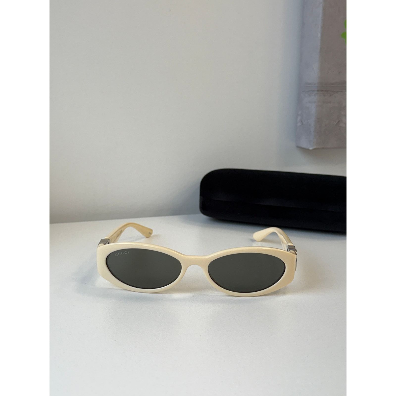 Gucci NEW Gucci GG1660S Ivory White Slim Oval Logo Sunglasses Size ONE SIZE - 3 Thumbnail