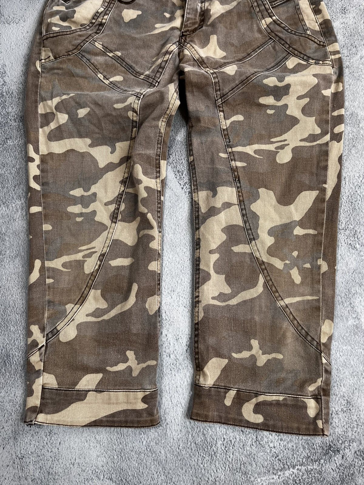 Other Vintage Y2K camo 3/4 faded low rise rap shorts streetwear Size 28" / US 6 / IT 42 - 6 Thumbnail