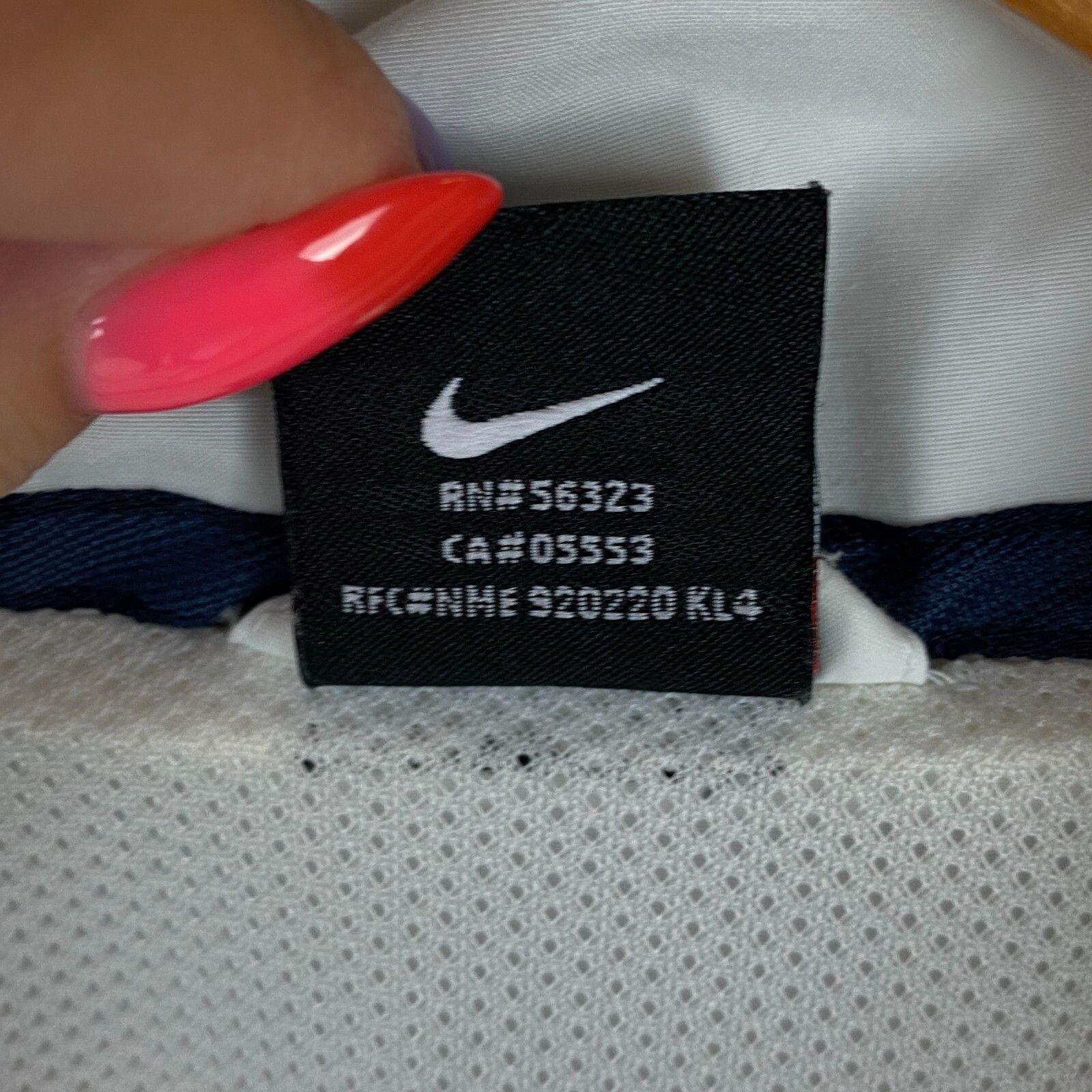 Nike Nike Vintage Track Jacket Men's Size L White Big Swoosh ` Size US L / EU 52-54 / 3 - 7 Thumbnail