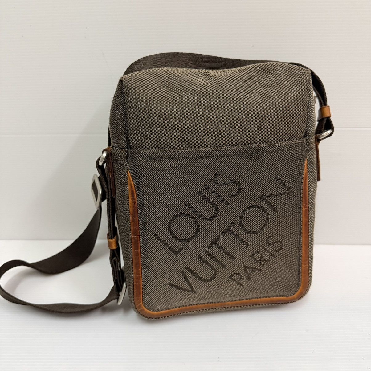 Louis Vuitton Louis Vuitton Canvas Sport Sling Bag Size ONE SIZE - 3 Thumbnail