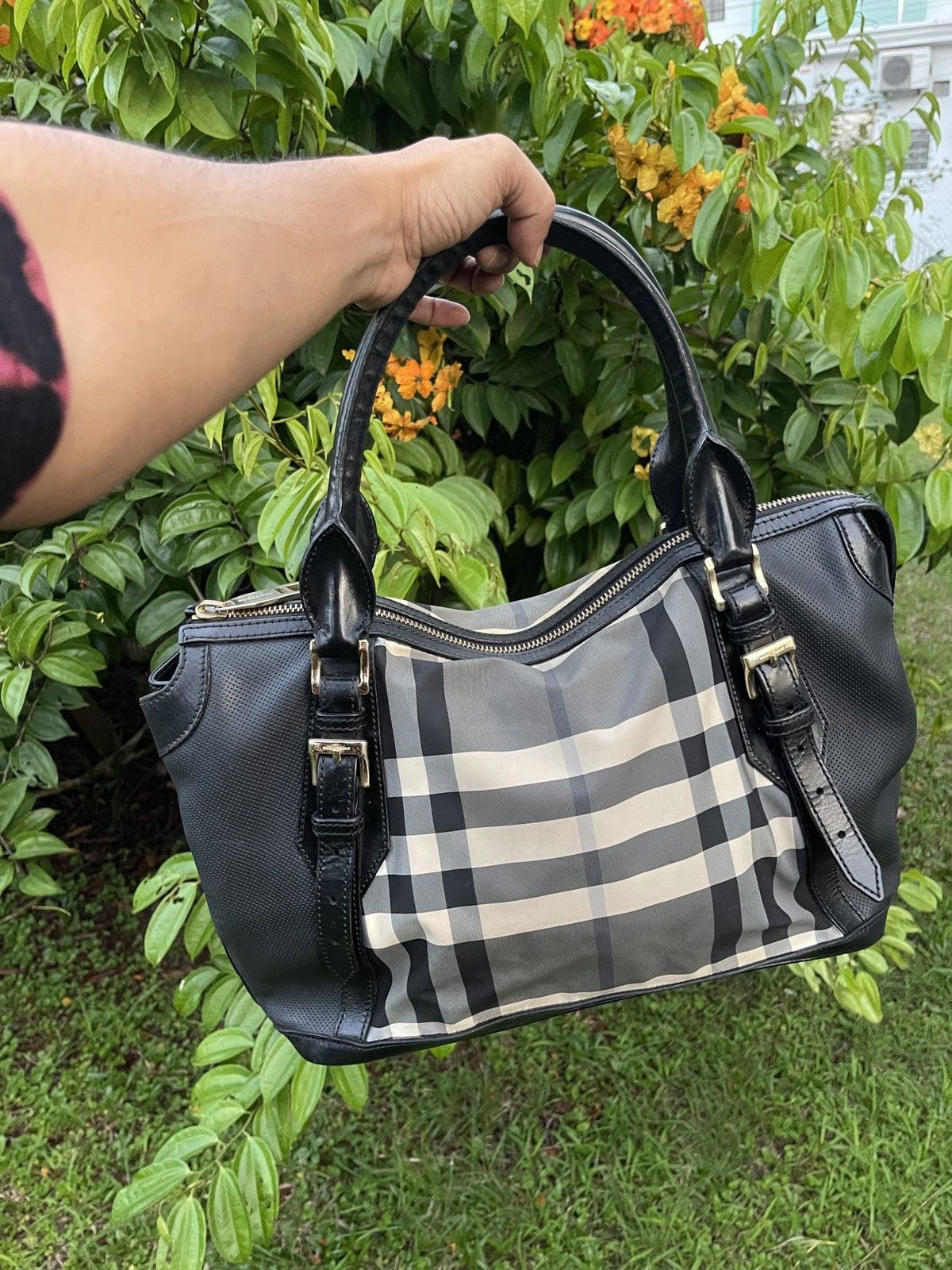 Burberry BURBERRY Beat Check Medium Ellers Bag Size ONE SIZE - 1 Thumbnail