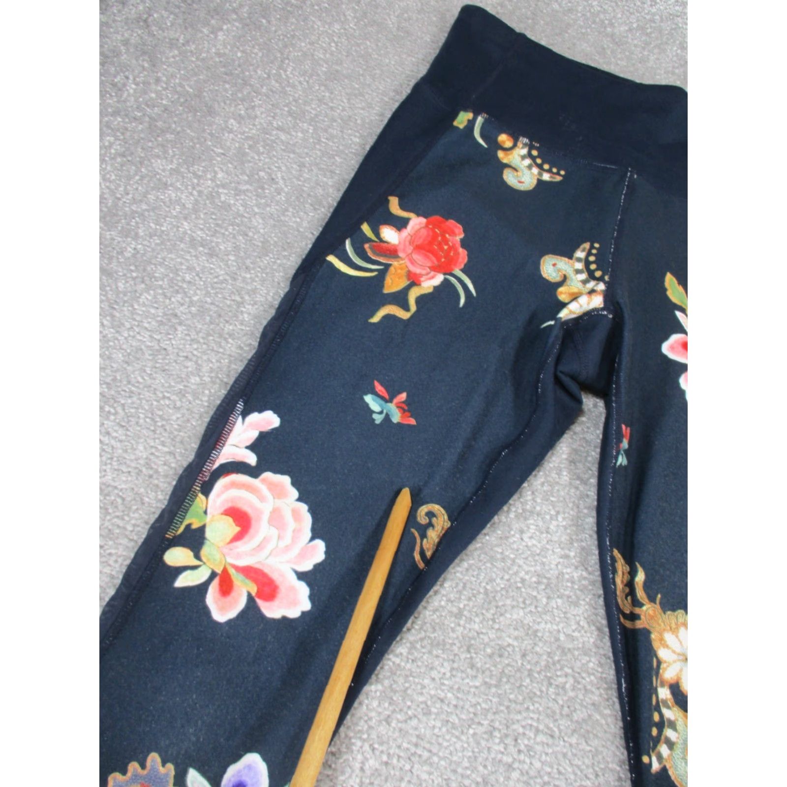 Athleta Athleta Womens Leggings S Navy Blue Floral Athleisure Athletic Yoga Running Size S Size 28" / US 6 / IT 42 - 3 Thumbnail
