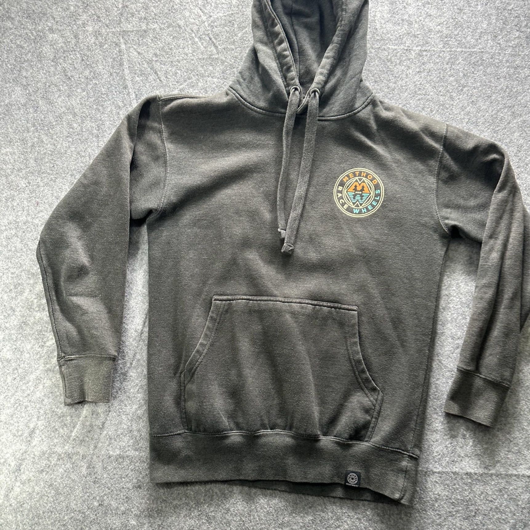 Vintage METHOD RACE WHEELS Hoodie Mens Medium Gray Graphic Print Pullover Sweatshirt Knit Fleece USA Size US M / EU 48-50 / 2 - 3 Thumbnail