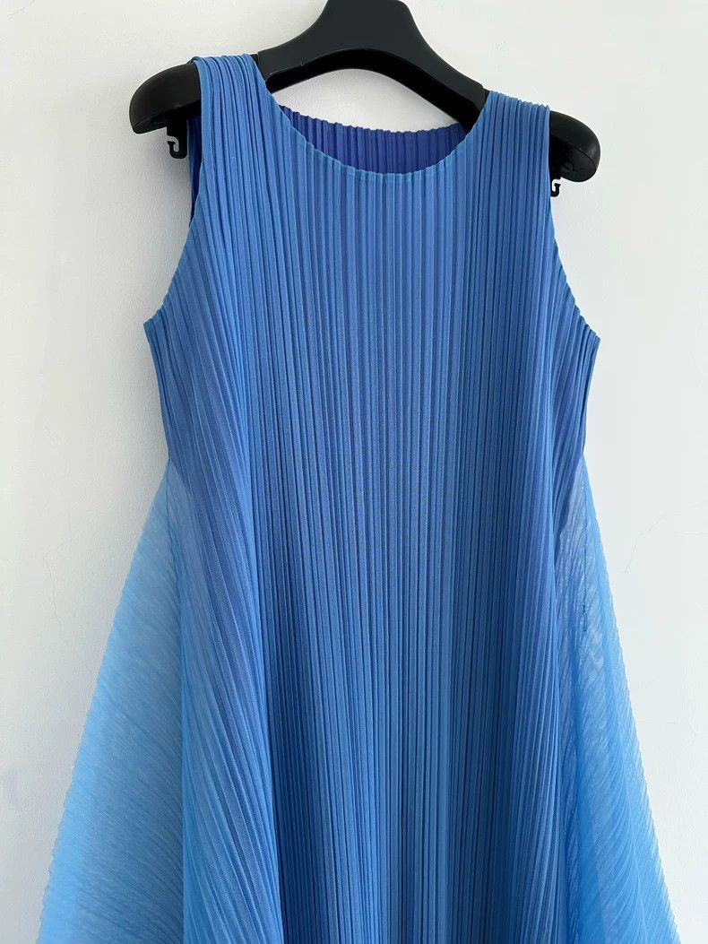 Issey Miyake Issey Miyake Blue pleated dress Size M / US 6-8 / IT 42-44 - 2 Thumbnail