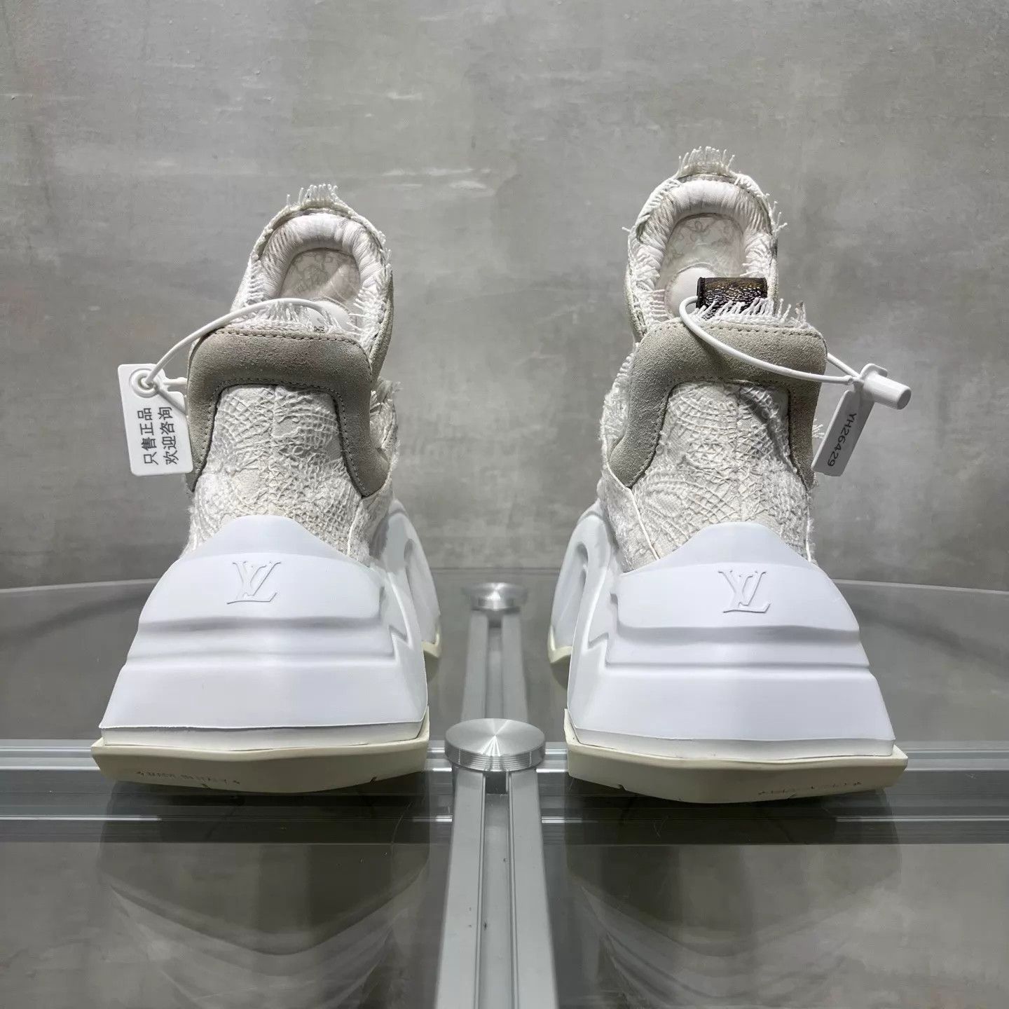 Louis Vuitton LV Archlight 2.0 White Silk Dad Shoe UK2.5 (36.5) Size US 5 / IT 35 - 6 Thumbnail