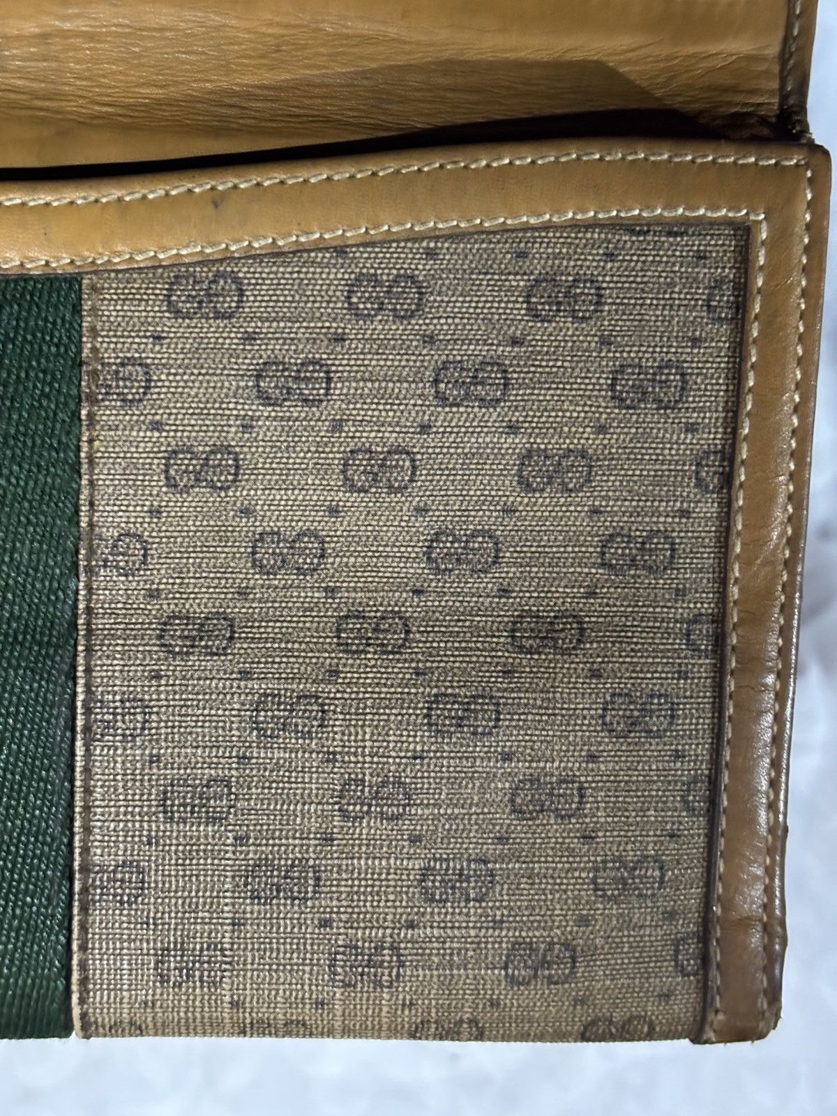 Gucci (very worn) Gucci Long Wallet Vintage Size ONE SIZE - 22 Thumbnail