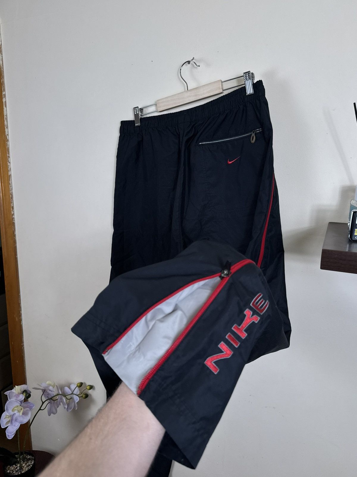 Nike Vintage Nike Nylon Pants Swoosh Black 90s Streetwear XL Size US 32 / EU 48 - 5 Thumbnail