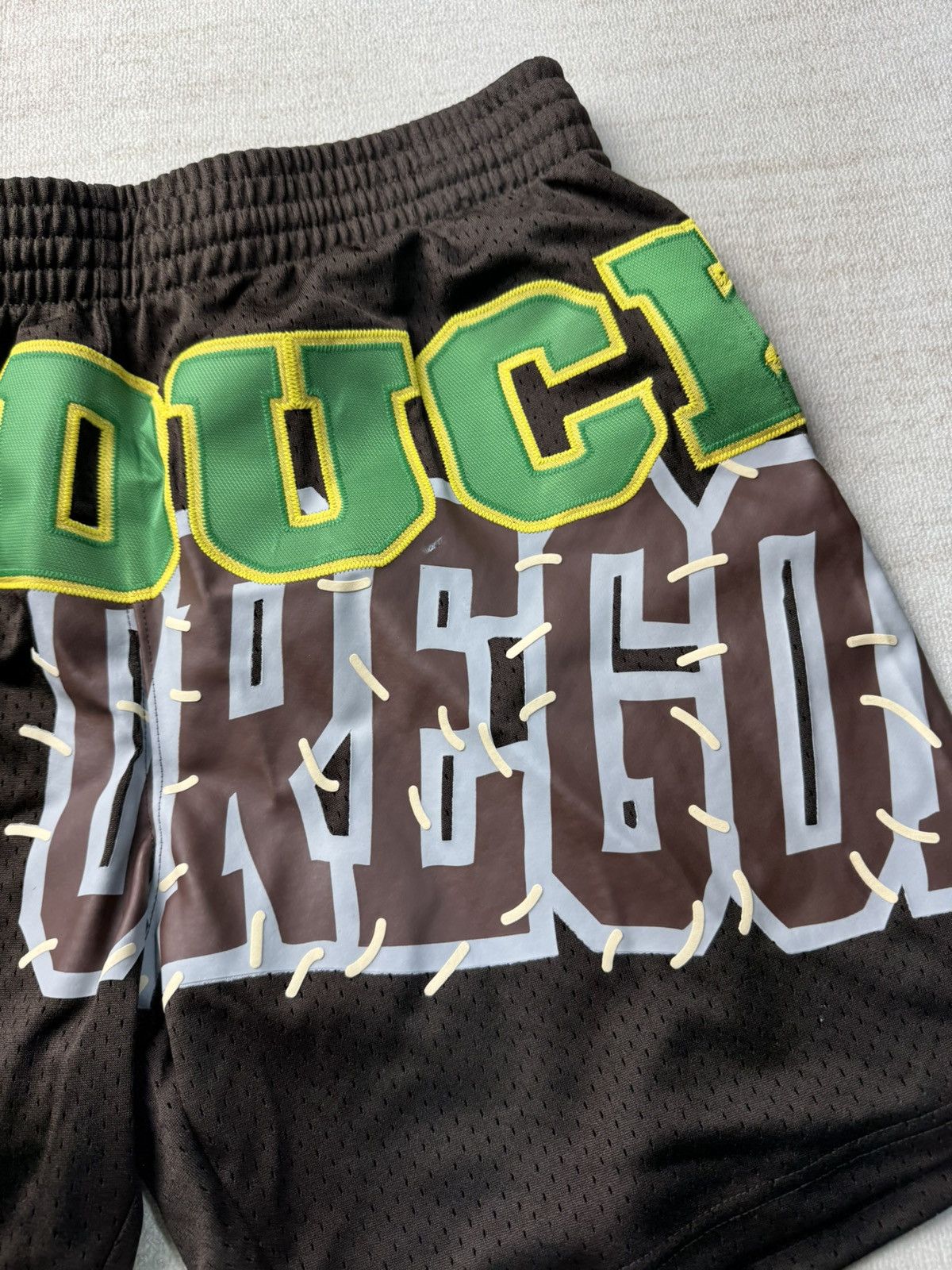 Mitchell & Ness × Travis Scott Oregon ducks basketball shorts Size US 38 / EU 54 - 2 Thumbnail