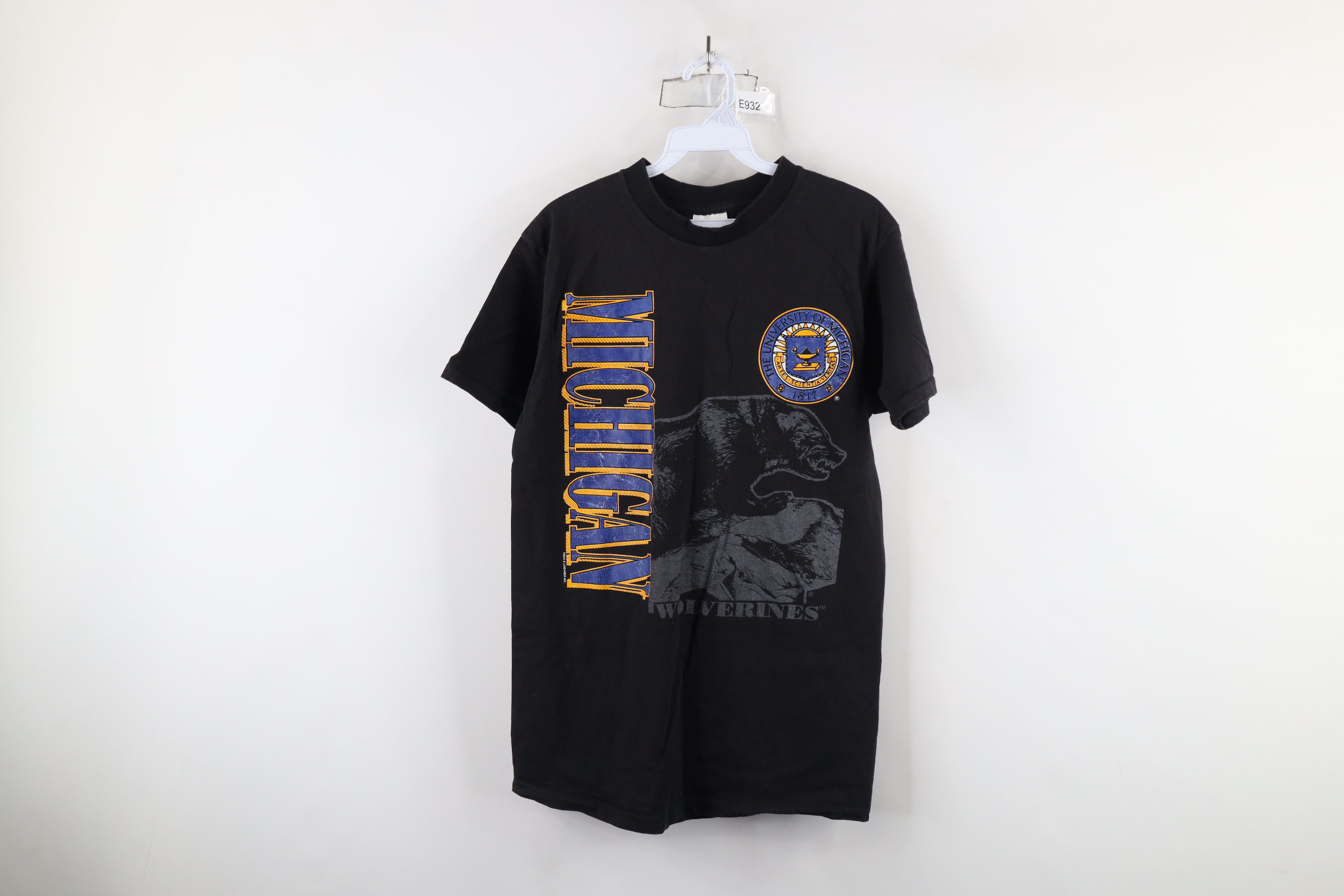 Vintage Vintage 90s University of Michigan Wolverines T-Shirt USA Size US L / EU 52-54 / 3 - 1 Thumbnail