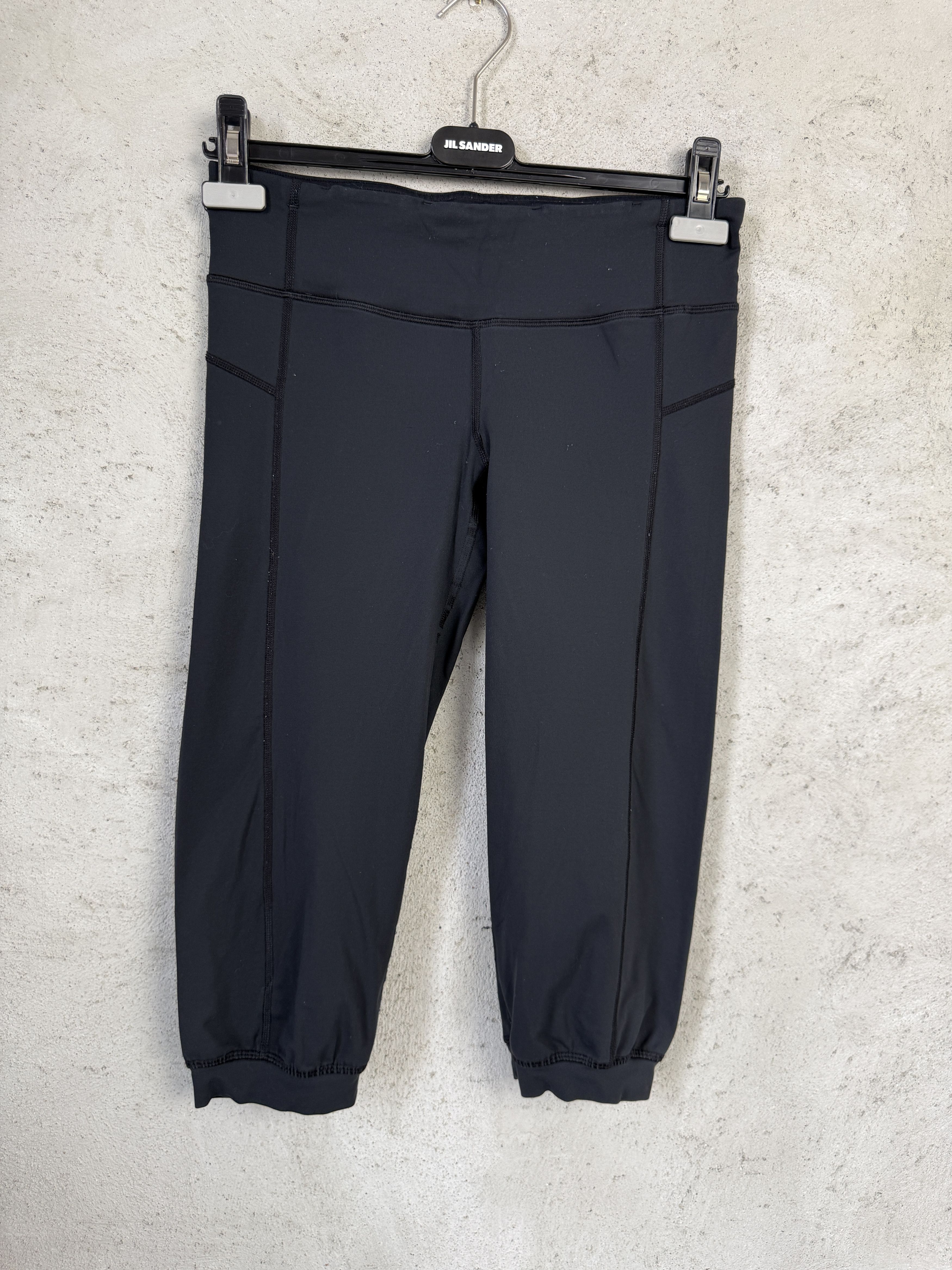 Lululemon Lululemon capri leggings joggers sport gym yoga pilates Size 28" / US 6 / IT 42 - 2 Thumbnail