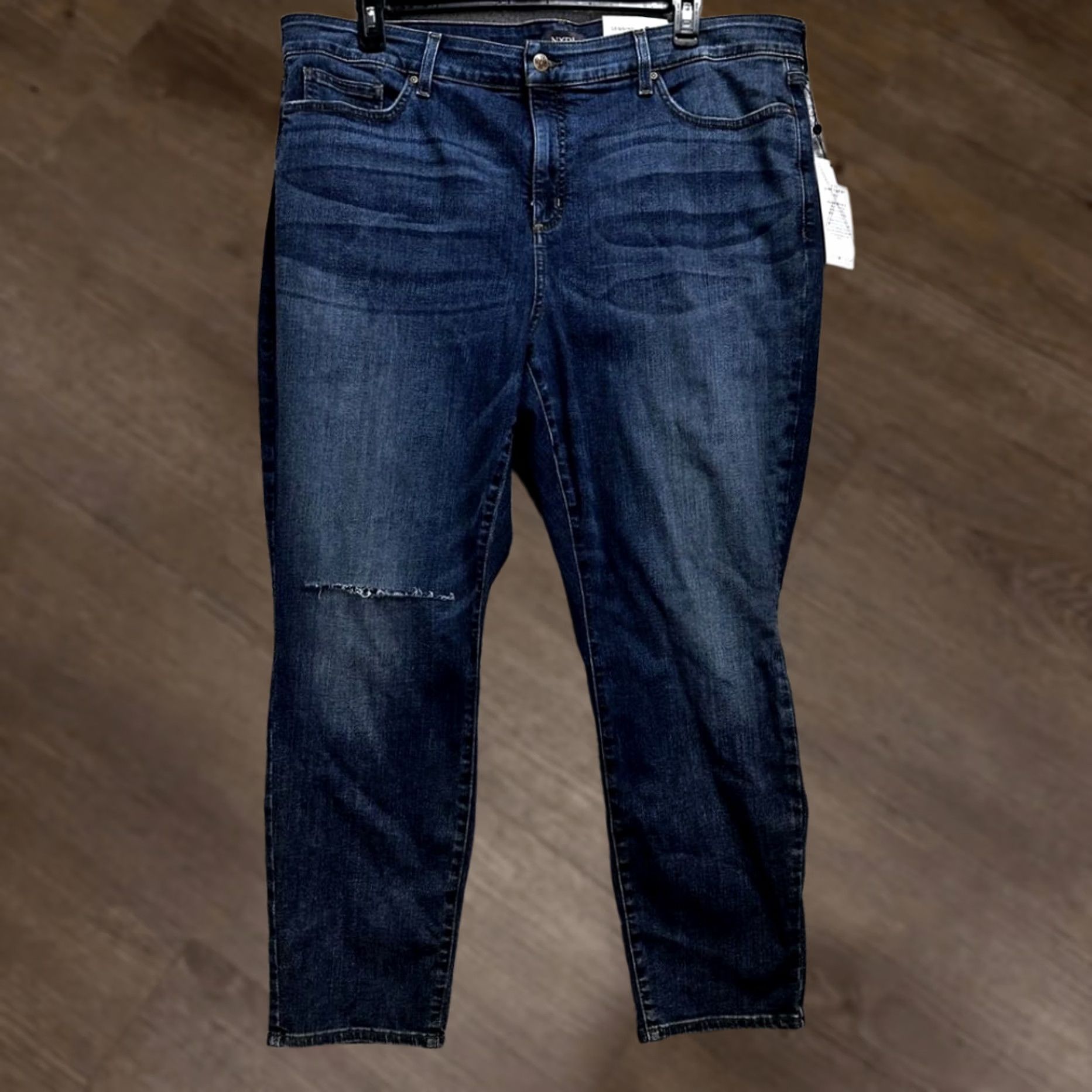 NYDJ VINTAGE? No. NYDJ Alina Jegging Jeans Womens 20W Plus Blue Distressed Legging High Rise NEW Size 42" / US 20 - 1 Thumbnail