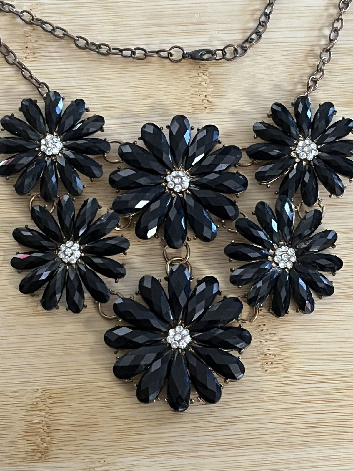 Other Y2K Black Faceted Crystal Daisy Flower Statement Necklace Size ONE SIZE - 3 Thumbnail