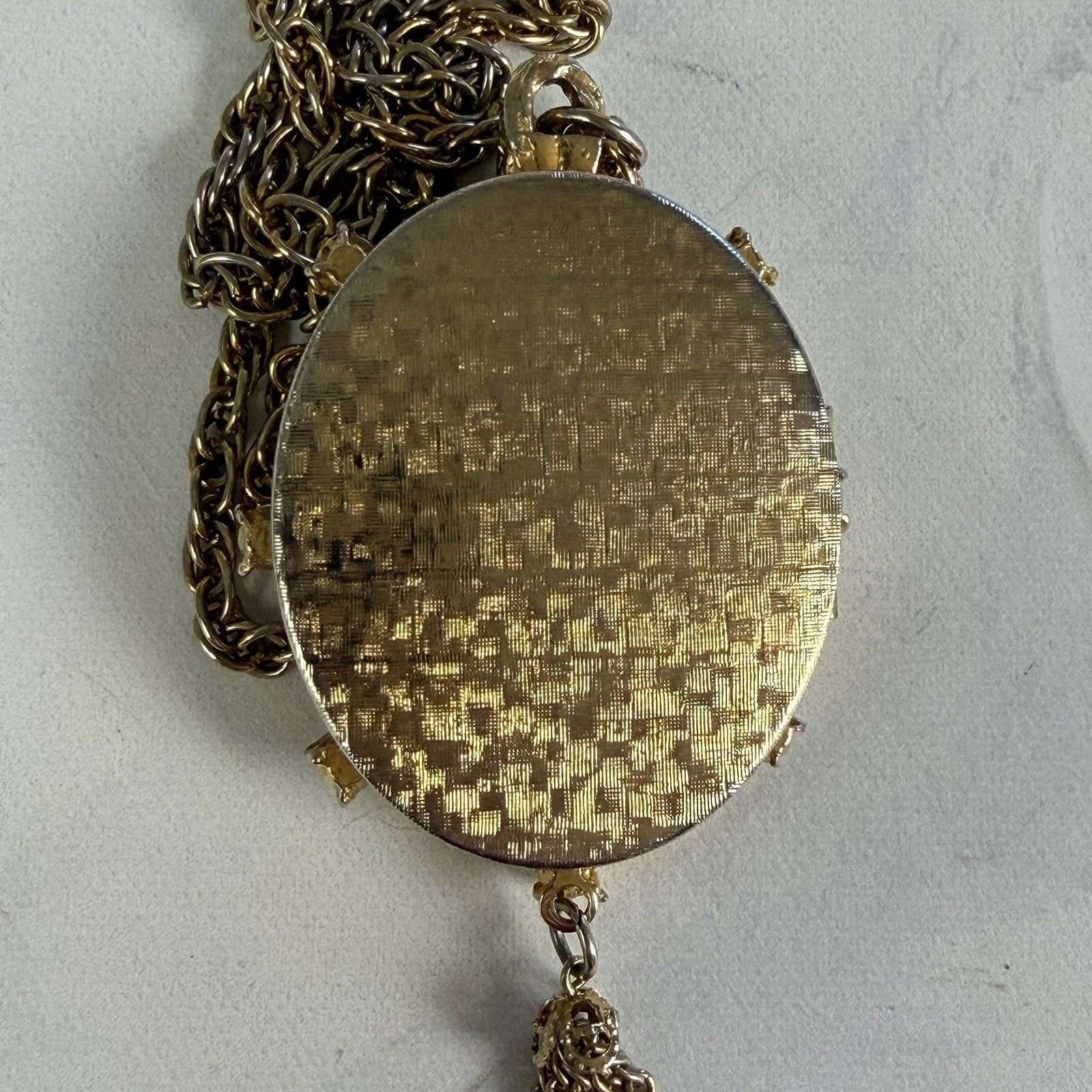 Other 1970s Victorian-Style Lovebirds Porcelain Photo Locket 17" Size ONE SIZE - 7 Thumbnail