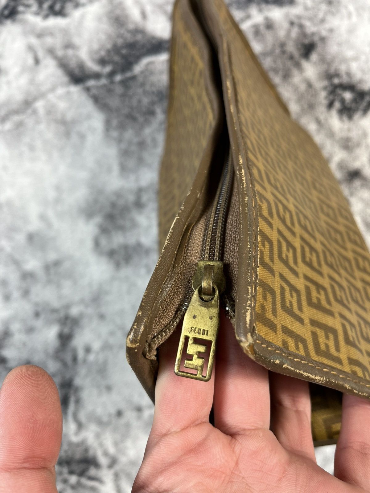 Fendi Vintage Fendi Zucca Monogram Leather Clutch Made In Italy Size ONE SIZE - 14 Thumbnail