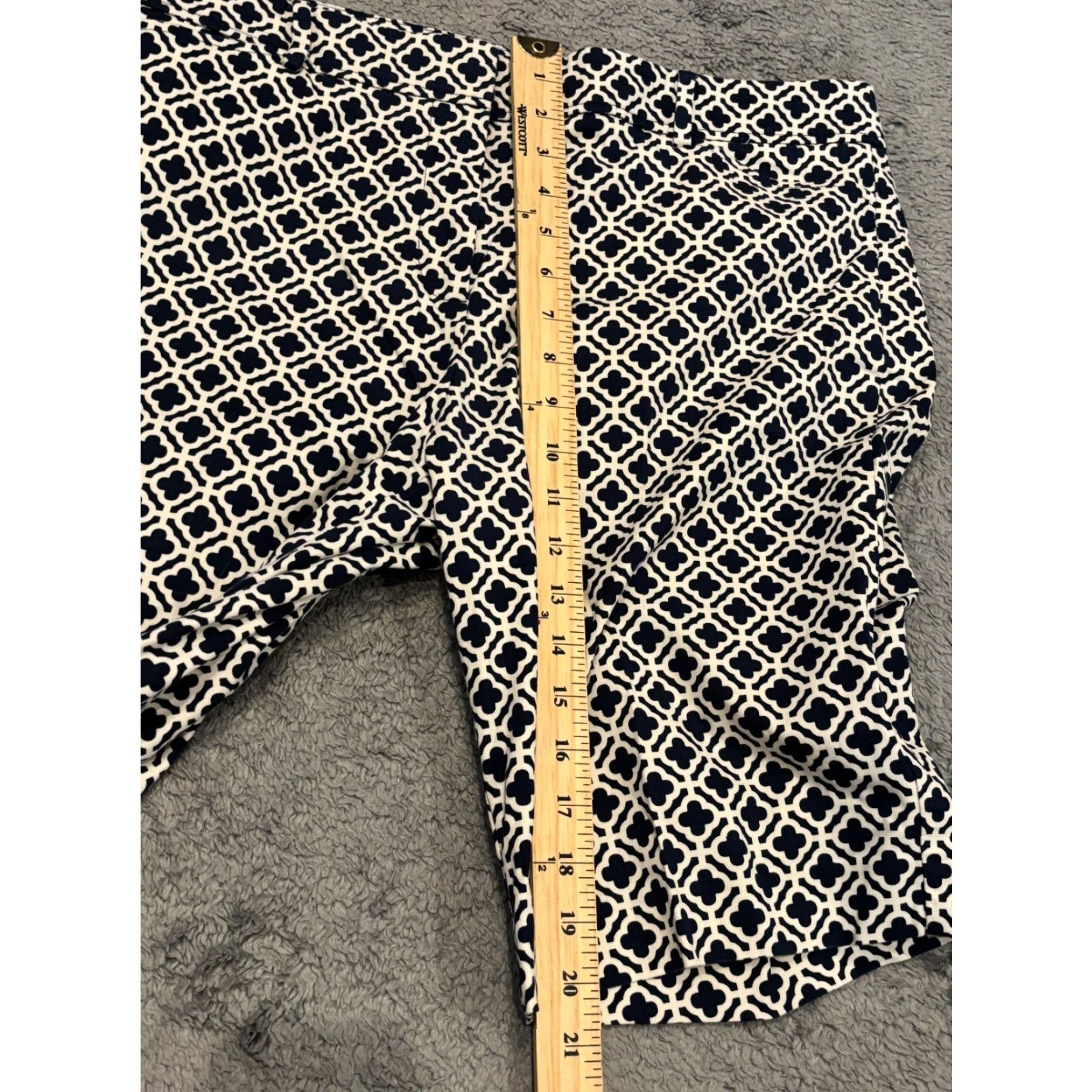 Talbots Talbots Bermuda Shorts Womens 12 Blue White Geometric 10” Inseam Casual Size 34" / US 12 / IT 48 - 6 Thumbnail