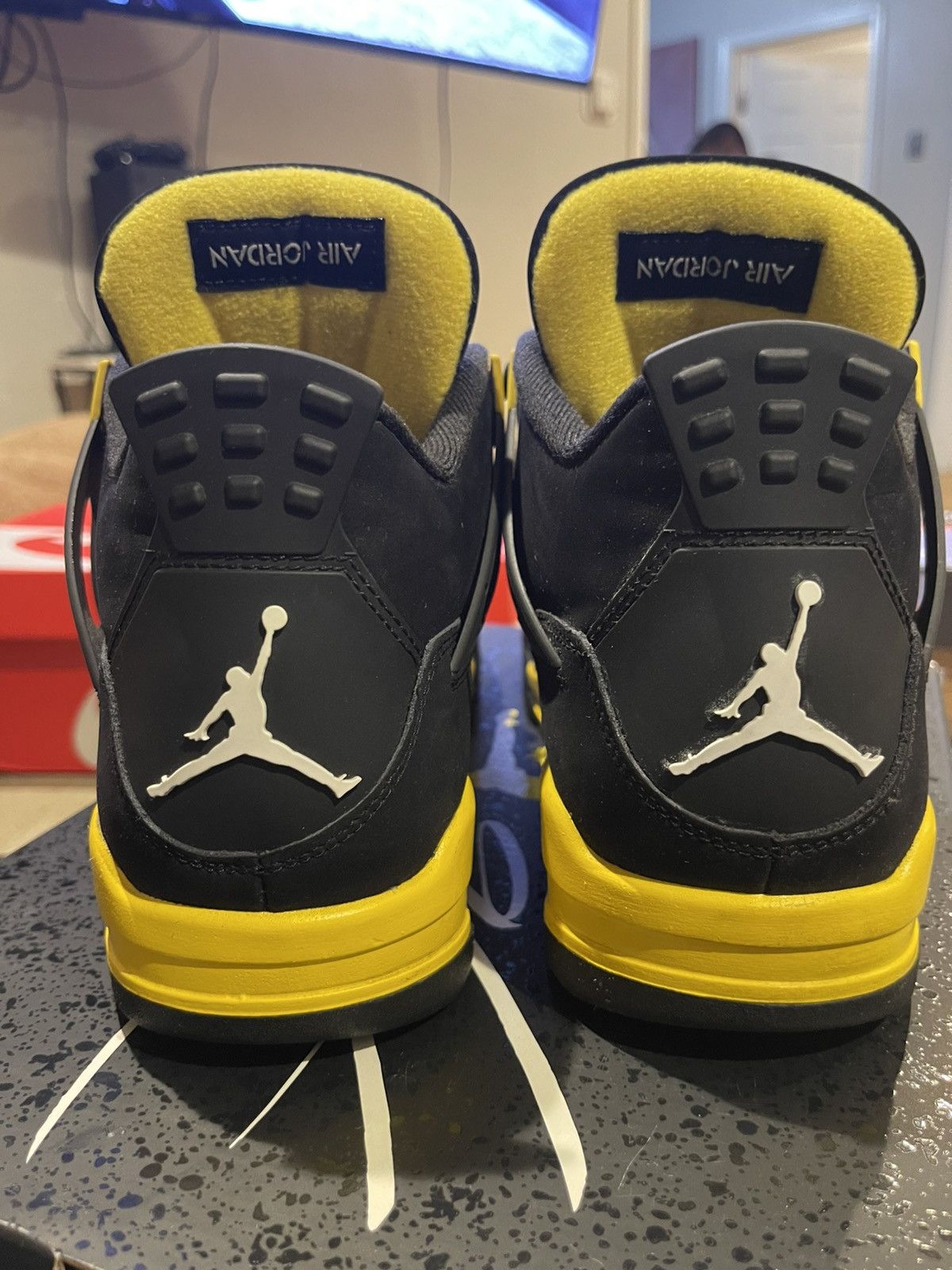 Jordan Brand Jordan 4 Thunder Size US 10 / EU 43 - 4 Thumbnail