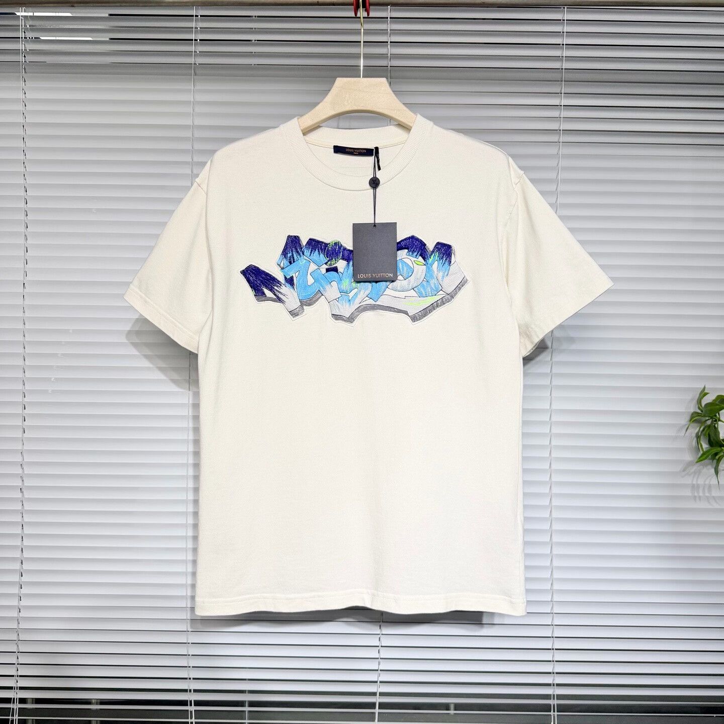 Louis Vuitton LV 2023 SS Short Sleeve Embroidered Logo T-shirt Size US S / EU 44-46 / 1 - 1 Thumbnail