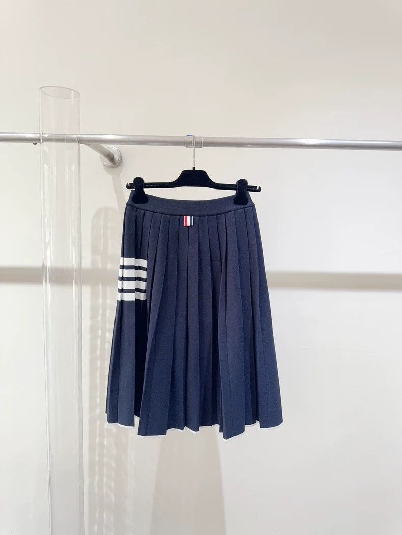 Thom Browne Thom browne Knitted skirt 2504-Nextarrow Size 25" / US 0 / IT 36 - 3 Thumbnail