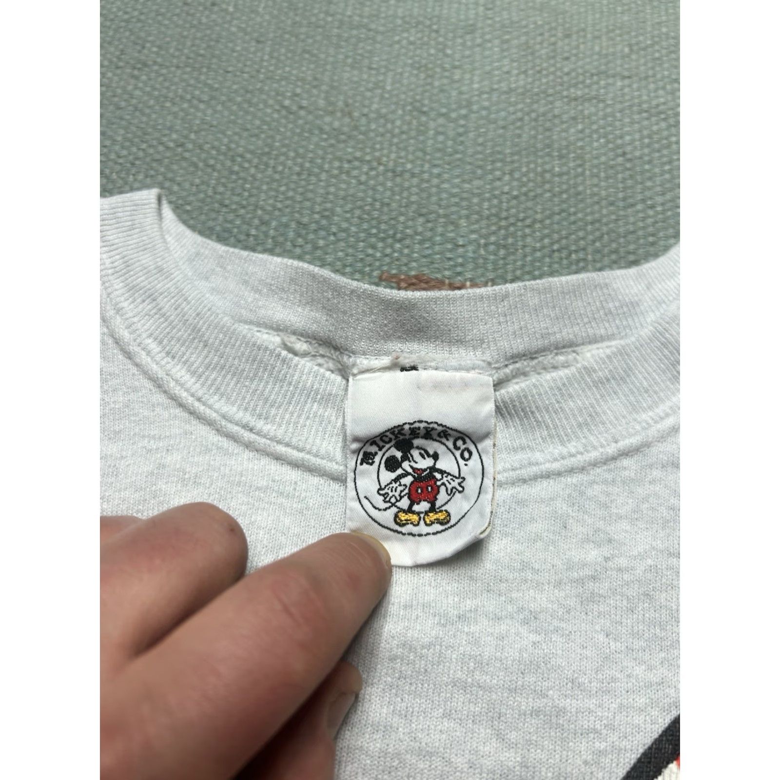 Disney VINTAGE Minnie Mouse Disney 90s Sweatshirt Crewneck Men XL Gray Pullover Graphic Shirt Mens Size US L / EU 52-54 / 3 - 6 Thumbnail
