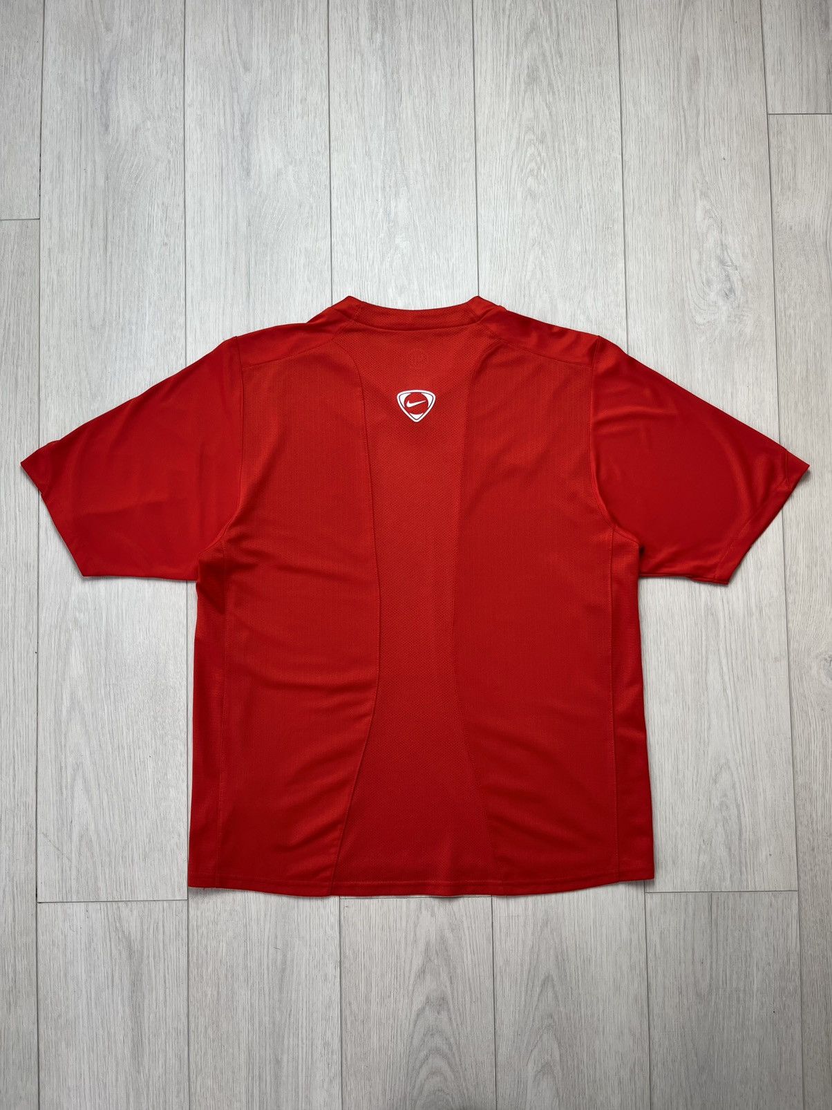 Nike Vintage Nike Total 90 T-Shirt Big Logo Drill 90s Swoosh Y2K Size US M / EU 48-50 / 2 - 9 Thumbnail