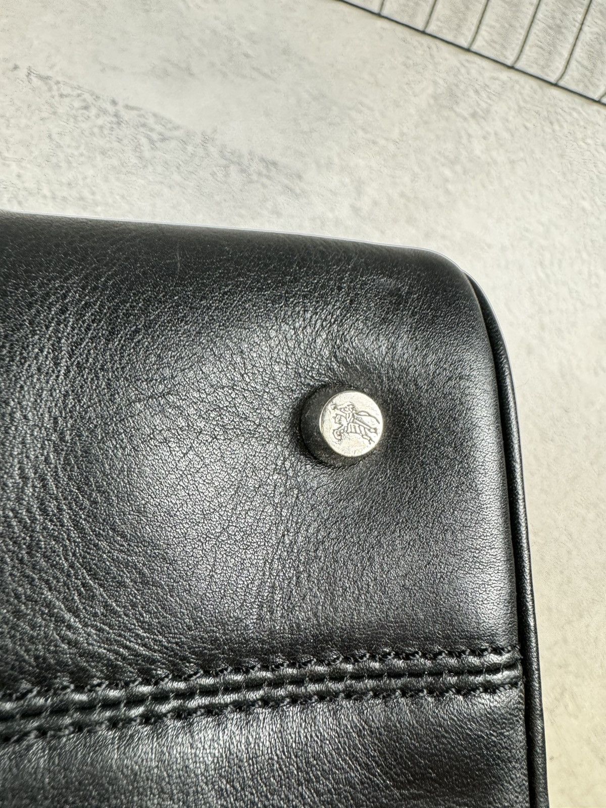 Burberry × Vintage Rare Burberry Leather vintage horn toggle small bag Size ONE SIZE - 5 Thumbnail