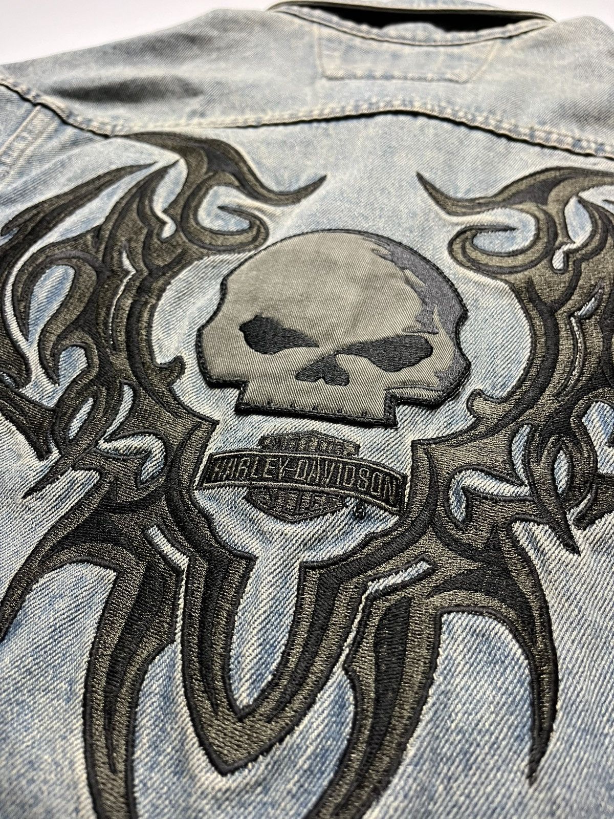 Harley Davidson Harley Davidson Gothic Skull Embroidered Denim Jacket Size US L / EU 52-54 / 3 - 12 Thumbnail