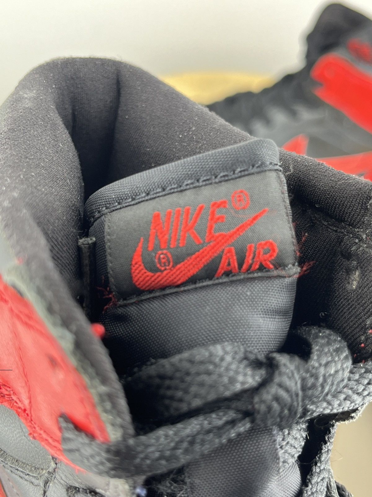 Nike Air Jordan 1 Retro 'Bred' 2001 Size US 8.5 / EU 41-42 - 13 Thumbnail