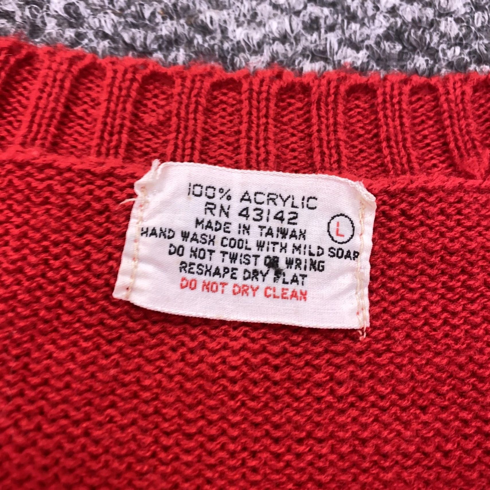 Tallia VINTAGE Tallia Red Knit Sweater Vest Womens Large 100% Acrylic Taiwan 90s Geometric Pattern Knit Vest Women L Red Size L / US 10 / IT 46 - 2 Thumbnail