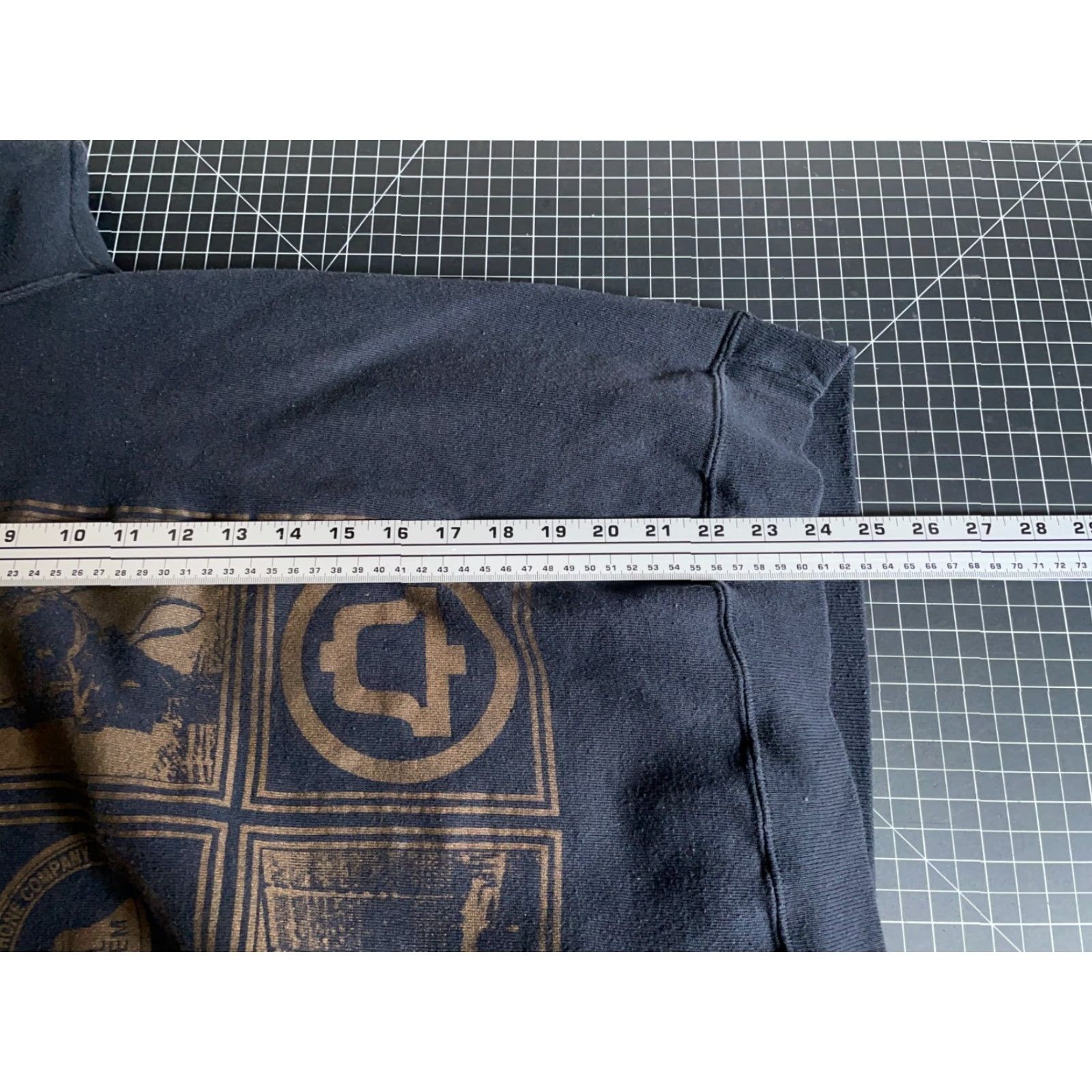 Delta VINTAGE Delta Michigan Bell Sweatshirt Crewneck Adult Large Black 90s Graphic Print 50/50 USA Mens Size US L / EU 52-54 / 3 - 6 Thumbnail