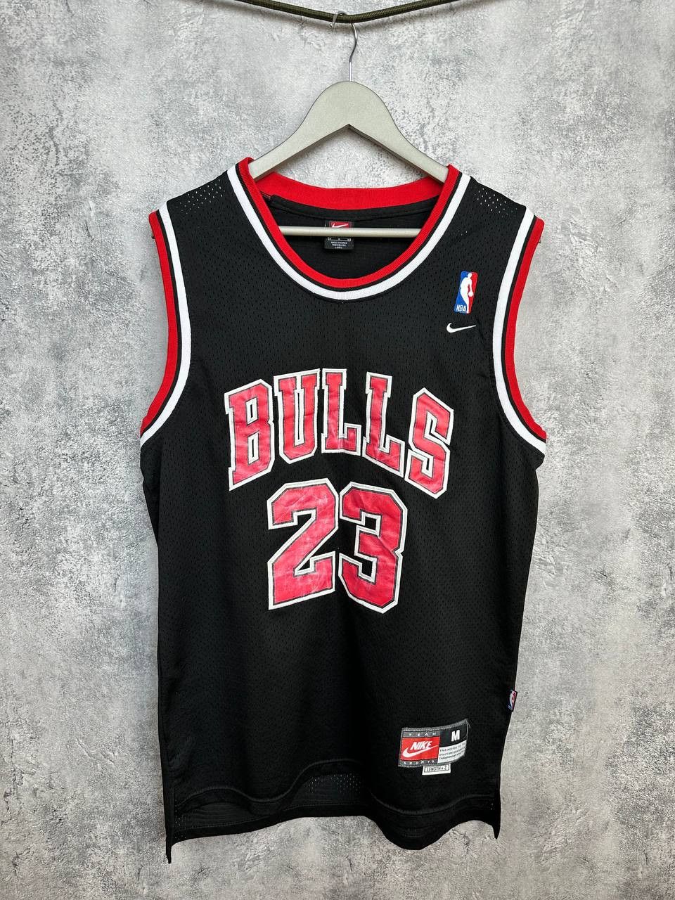 Nike Nike Chicago Bulls Michael Jordan #23 Jersey Vintage NBA Size US M / EU 48-50 / 2 - 2 Thumbnail