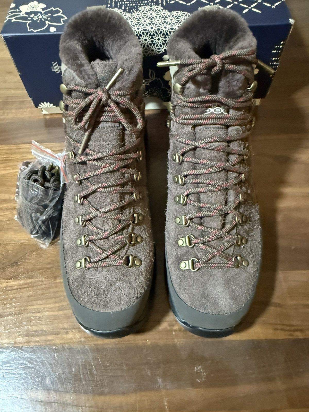 Columbia × Kith Kith x Columbia Newton Alpine Boot Hiking Outdoor Boots 10.5 Size US 10.5 / EU 43-44 - 4 Thumbnail