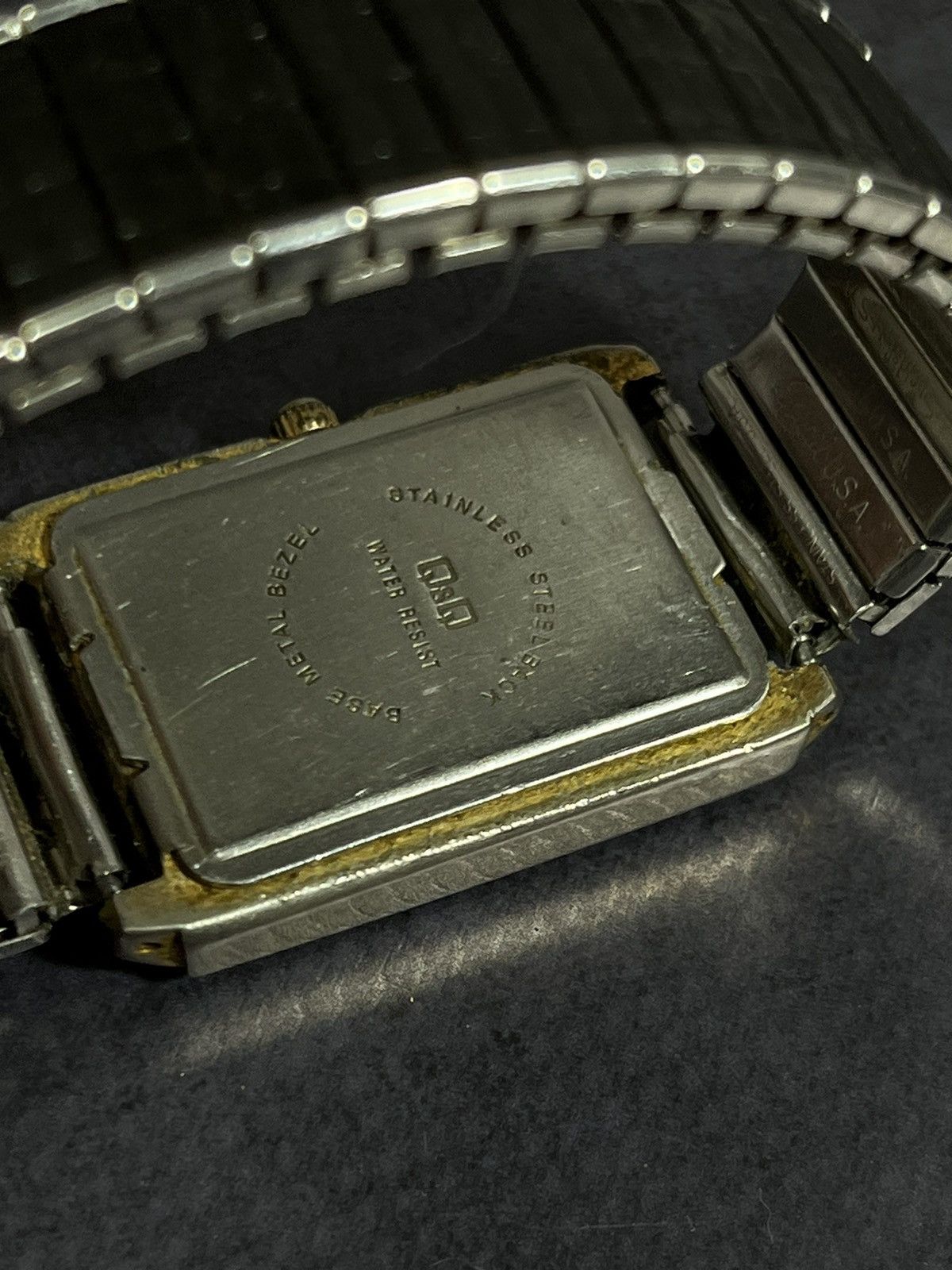 Jewelry × Vintage Vintage Q&Q Gold-Toned Rectangular Watch | Japanese Brand Size ONE SIZE - 9 Thumbnail