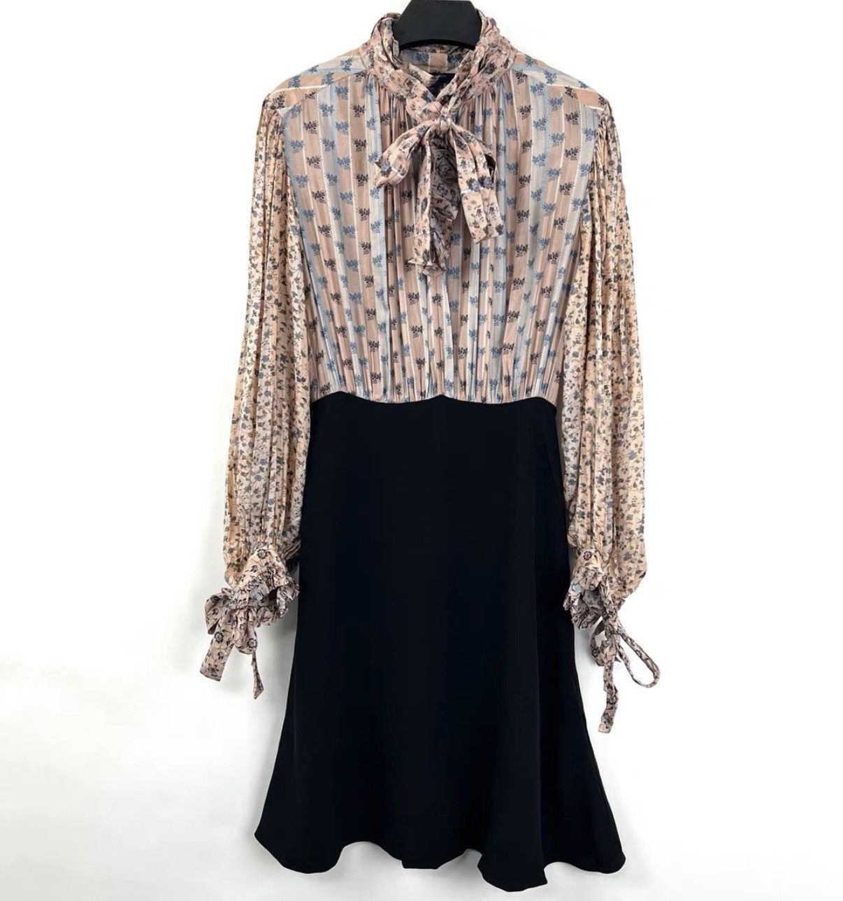 Louis Vuitton Louis Vuitton Floral Lantern Sleeve Tie Dress K12 Size XS / US 0-2 / IT 36-38 - 1 Thumbnail