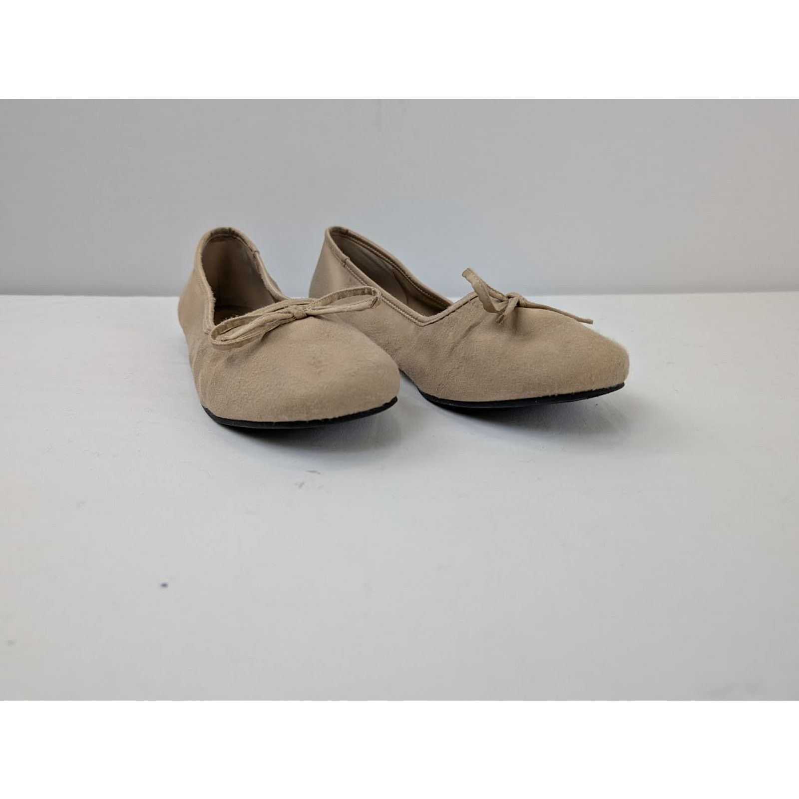 Balenciaga o1rshd1 Leopold Flat Satin Mule Shoe in Light Beige Size US 7 / EU 40 - 6 Thumbnail