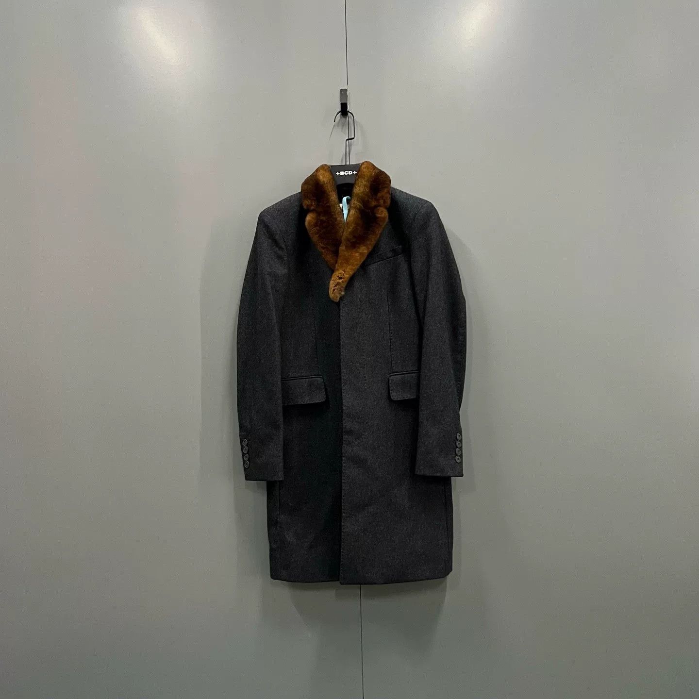 Burberry burberry solid coat with fur collar Size XL / US 12-14 / IT 48-50 - 1 Thumbnail