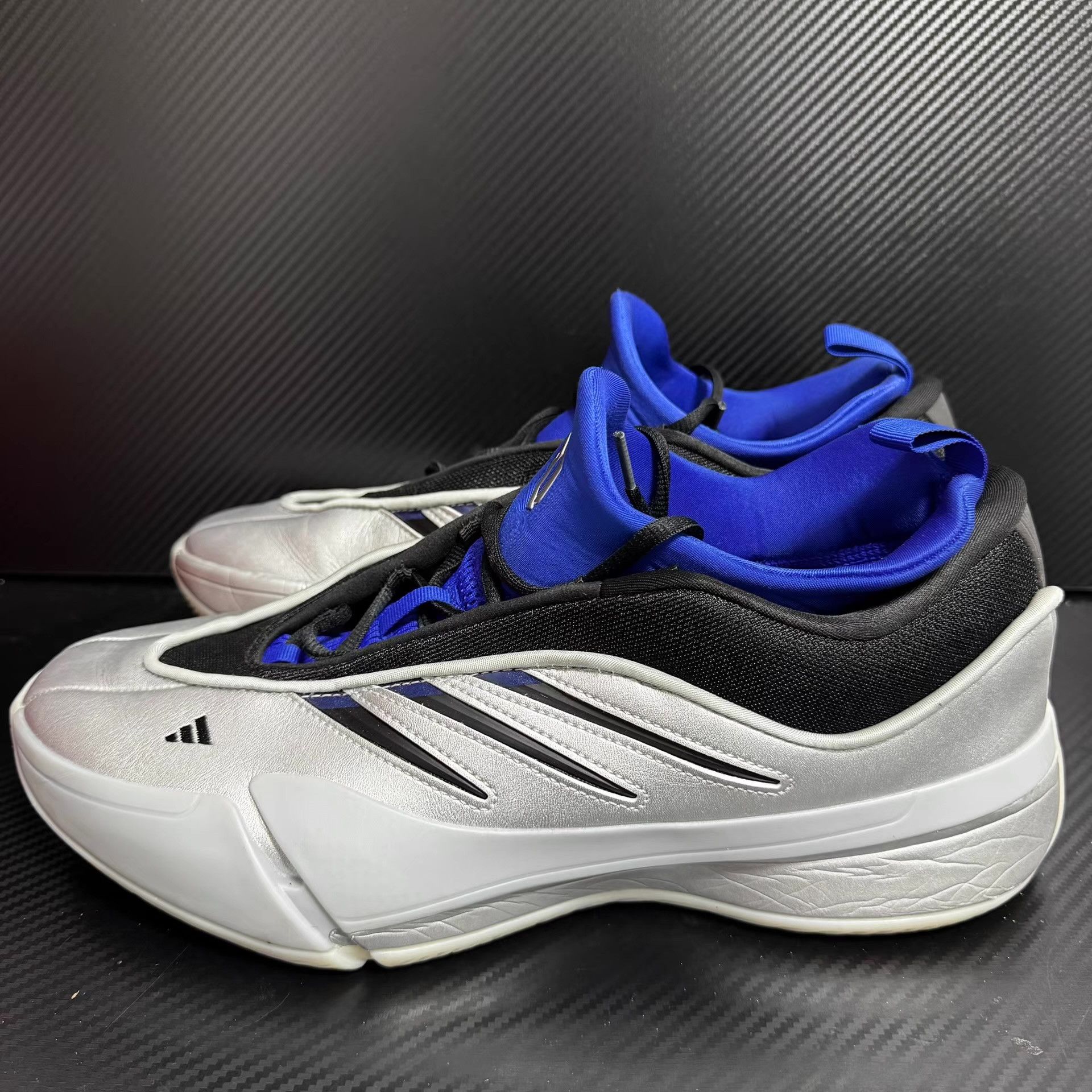 Adidas didas Dame 9 Q11 Size US 11 / EU 44 - 1 Thumbnail