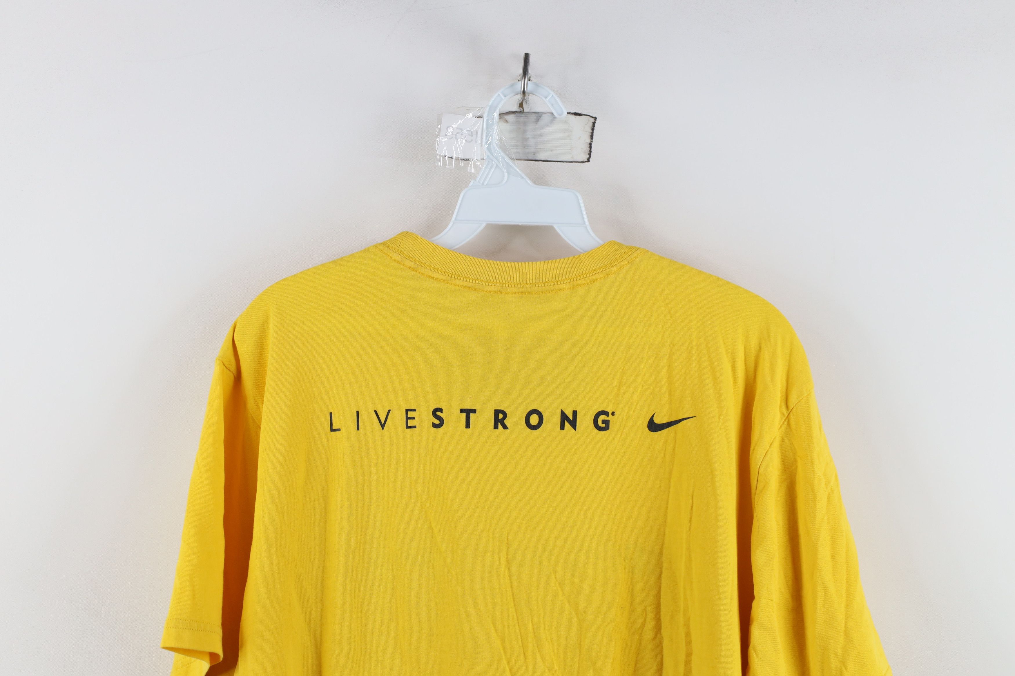 Nike Vintage Nike Livestrong Lance Armstrong Swoosh T-Shirt Size US L / EU 52-54 / 3 - 12 Thumbnail