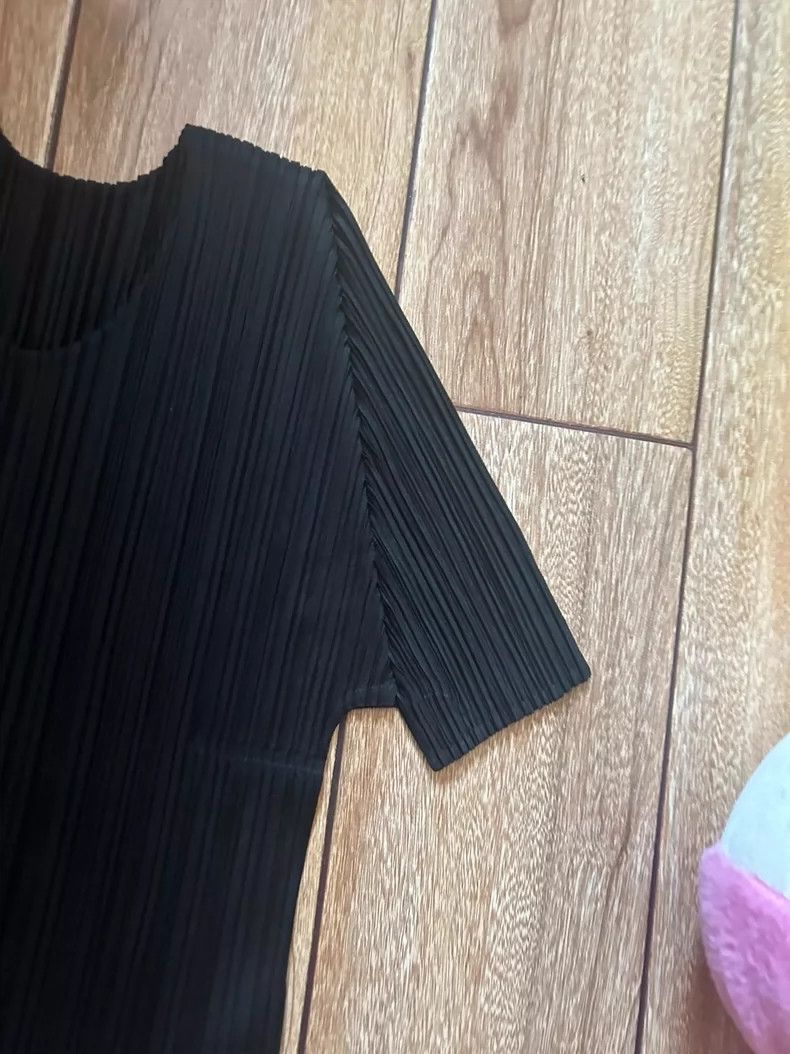 Issey Miyake Issey Miyake size:3 Black pleated short-sleeved shirt Size XS / US 0-2 / IT 36-38 - 2 Thumbnail