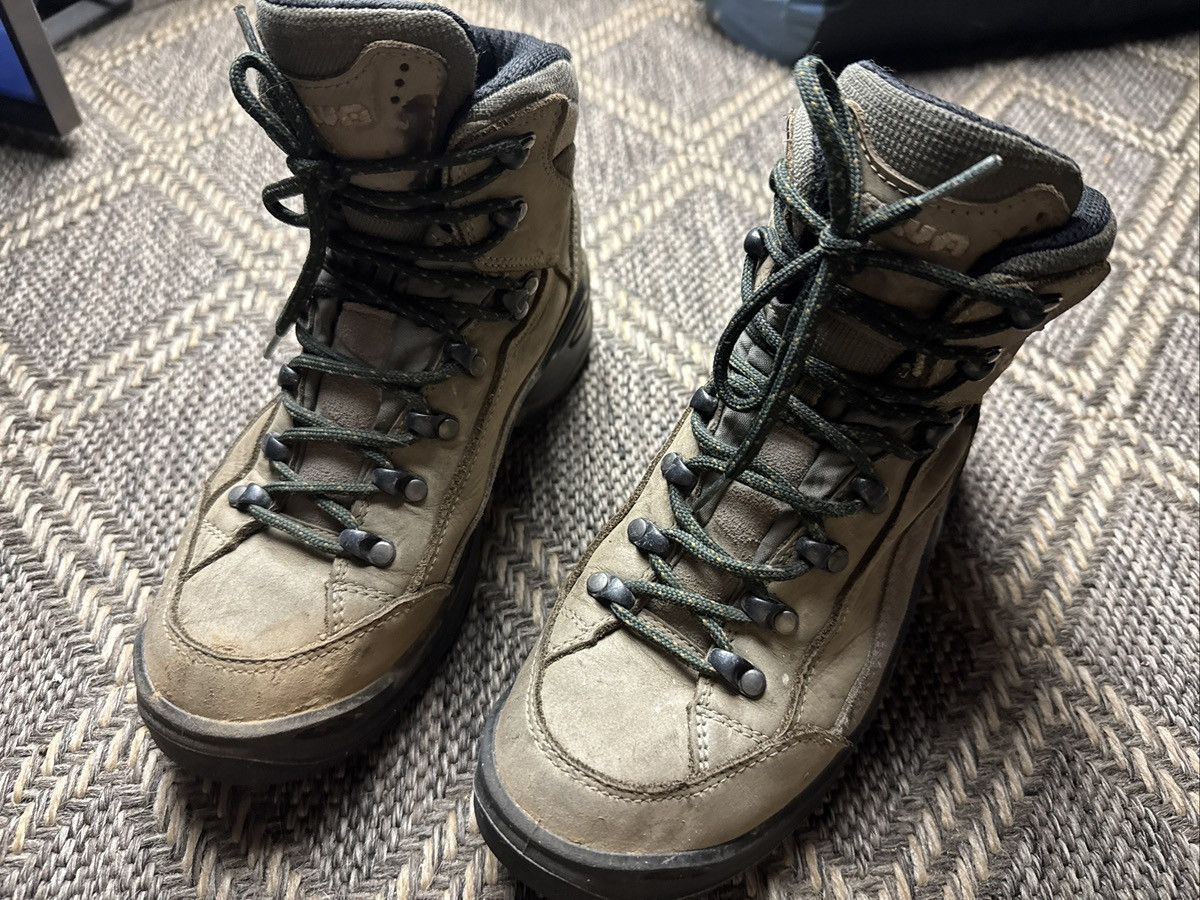 LOWA LOWA Renegade GTX Mid Women’s Hiking Boots 6.5 Wide Size US 6.5 / IT 36.5 - 2 Thumbnail
