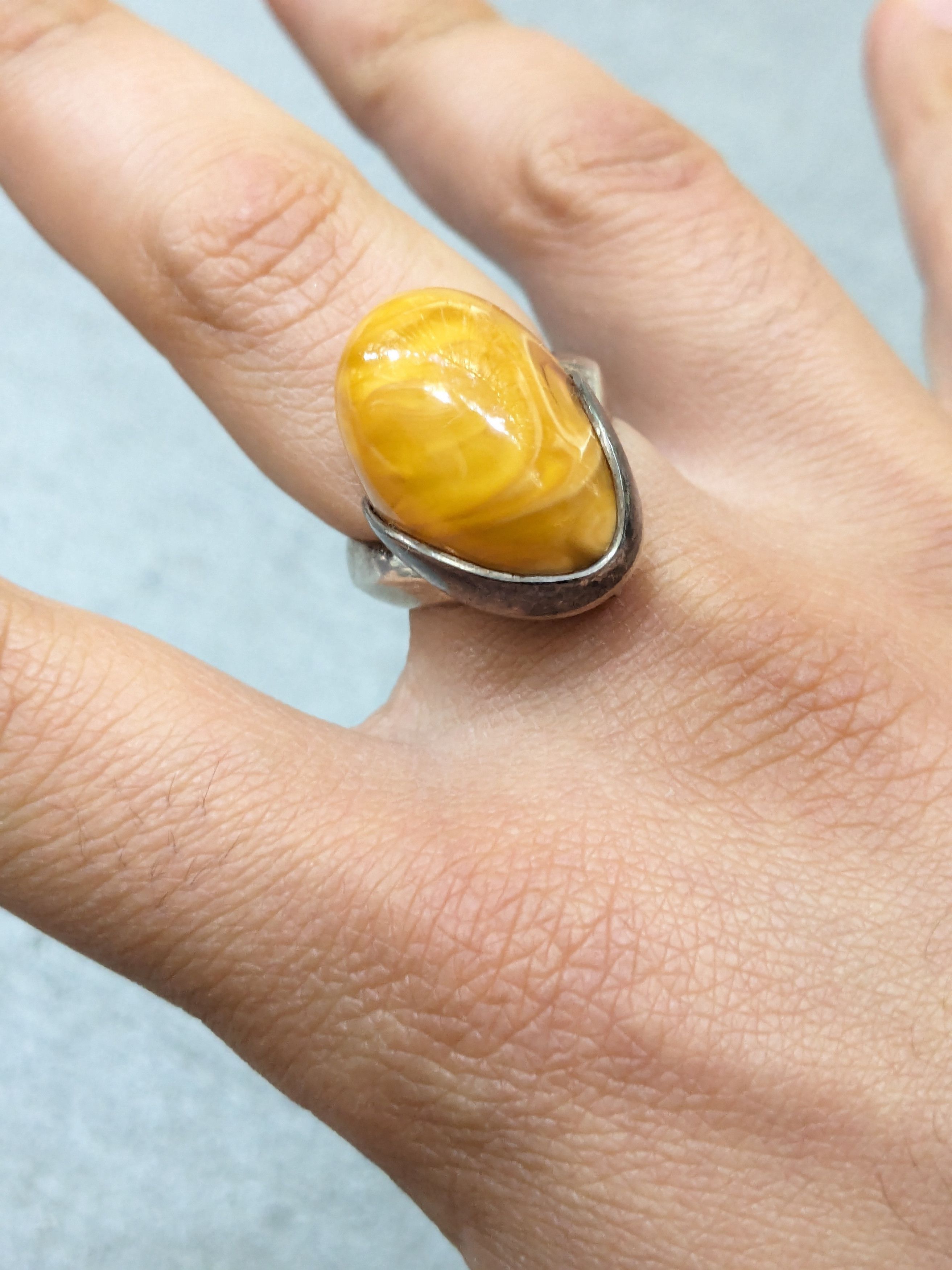 Jewelry Vintage Sterling Silver Ring Amber Size 9.25 Modern Size ONE SIZE - 10 Thumbnail