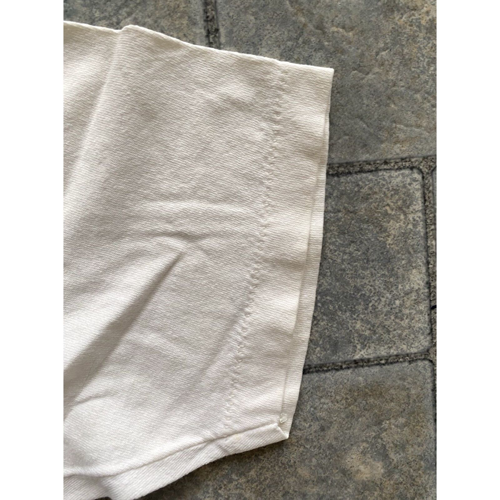 Jerzees VINTAGE Jerzees Shirt S 34-36 Single Stitch Made In USA Kansas Bear Hug KU 80s USA College University Mens White T-Shirt Short Sleeve Size US S / EU 44-46 / 1 - 6 Thumbnail