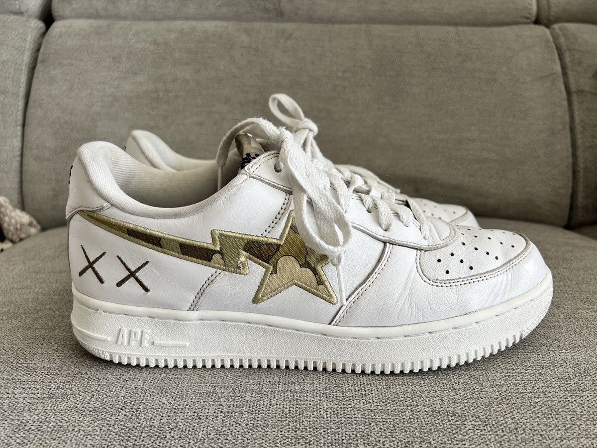 Bape A Bathing Ape Bape x Kaws Bapestas Sz 11 2005 Vintage Size US 11 / EU 44 - 4 Thumbnail
