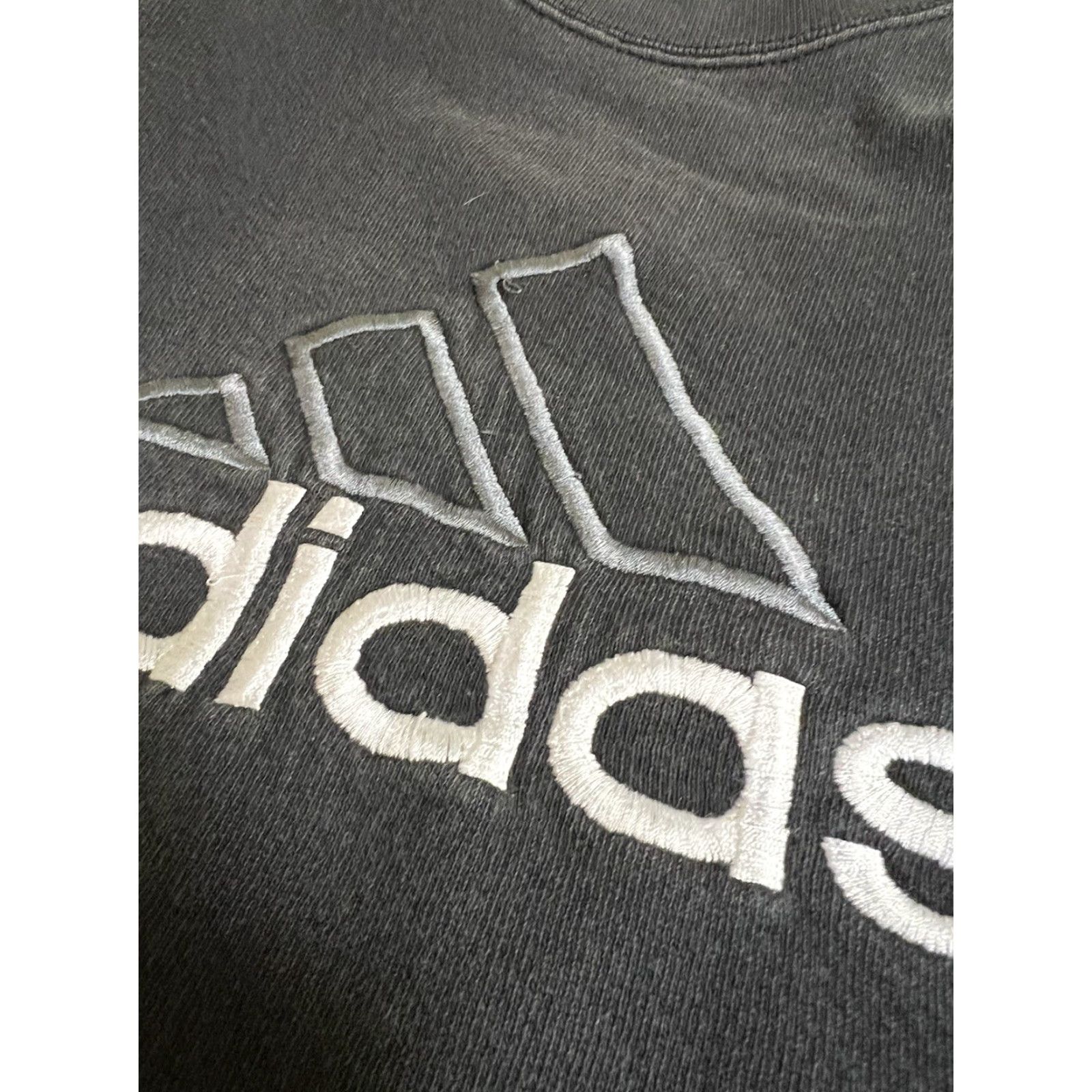 Adidas VINTAGE Adidas Trifold Embroidered Logo Crewneck Sweatshirt Black M Crew Neck Men Hoodie Size US M / EU 48-50 / 2 - 4 Thumbnail