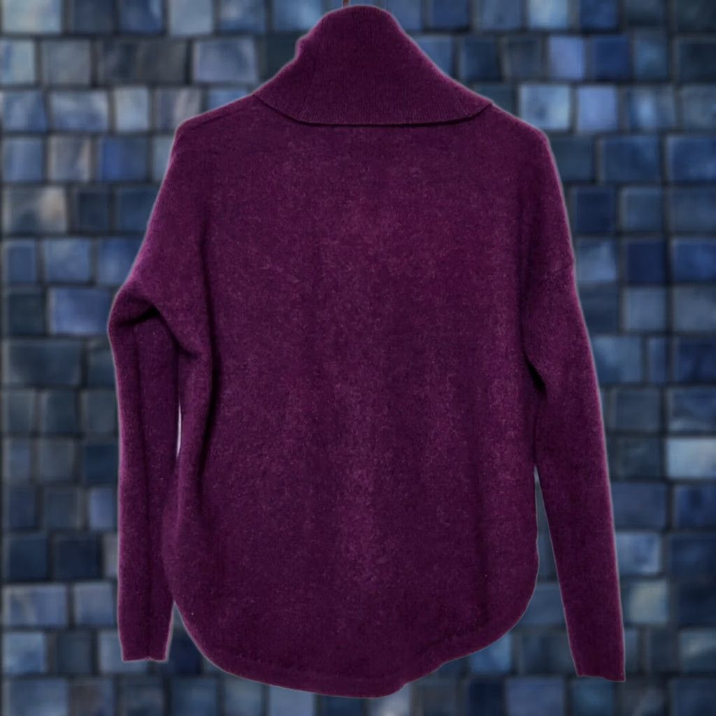 Saks Fifth Avenue Saks Fifth Avenue Womens XS 100% Cashmere Turtleneck Sweater Pullover Shirt Pullover Size XS / US 0-2 / IT 36-38 - 1 Thumbnail