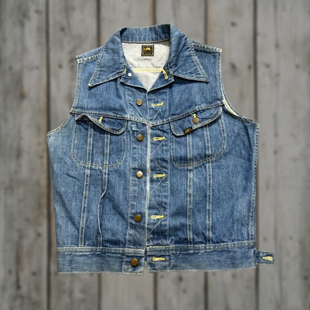Lee VINTAGE Lee Denim Sanforized Jean Sleeveless Jacket Womens S Destressed Union Made Shirt/Middle? Size 32" / US 10 / IT 46 - 1 Thumbnail