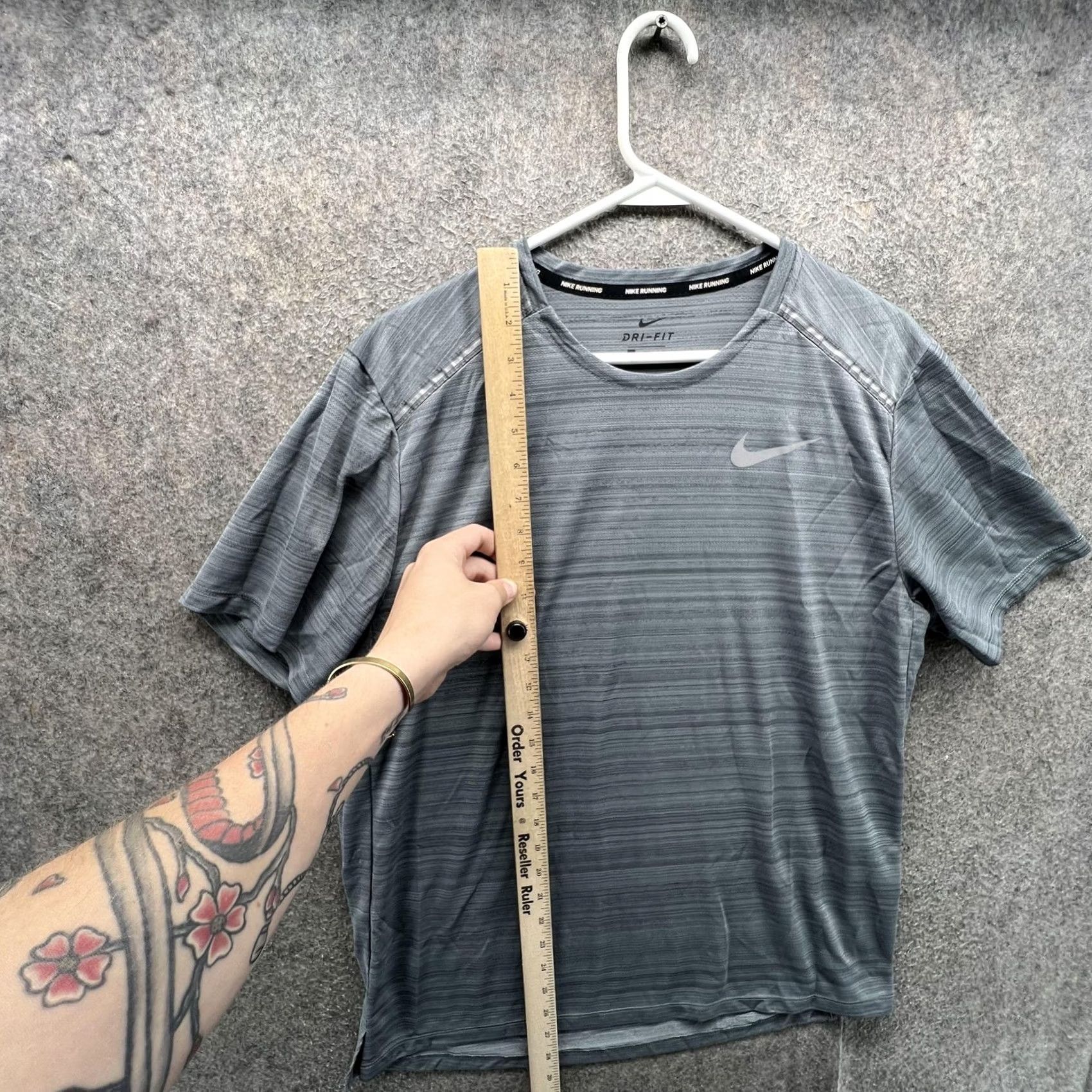 Nike Nike Dri-FIT Shirt Mens Large Gray Short Sleeve Striped Running Top Size US L / EU 52-54 / 3 - 6 Thumbnail